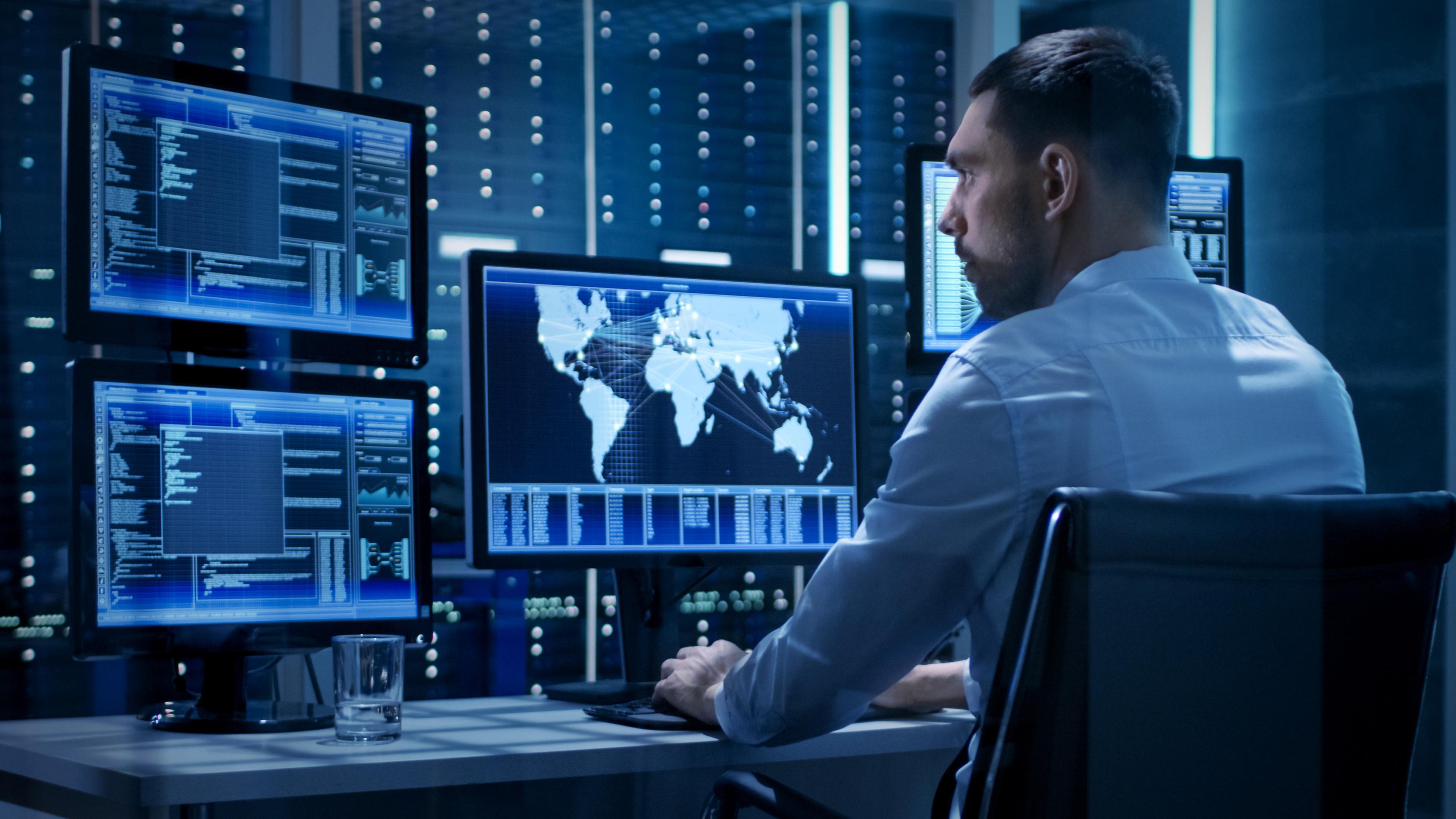 Специалист по кибербезопасности с нуля. Специалист по кибербезопасности с нуля. Специалист по кибербезопасности с нуля. Skillbox белый хакер. Вопросы кибербезопасности журнал.