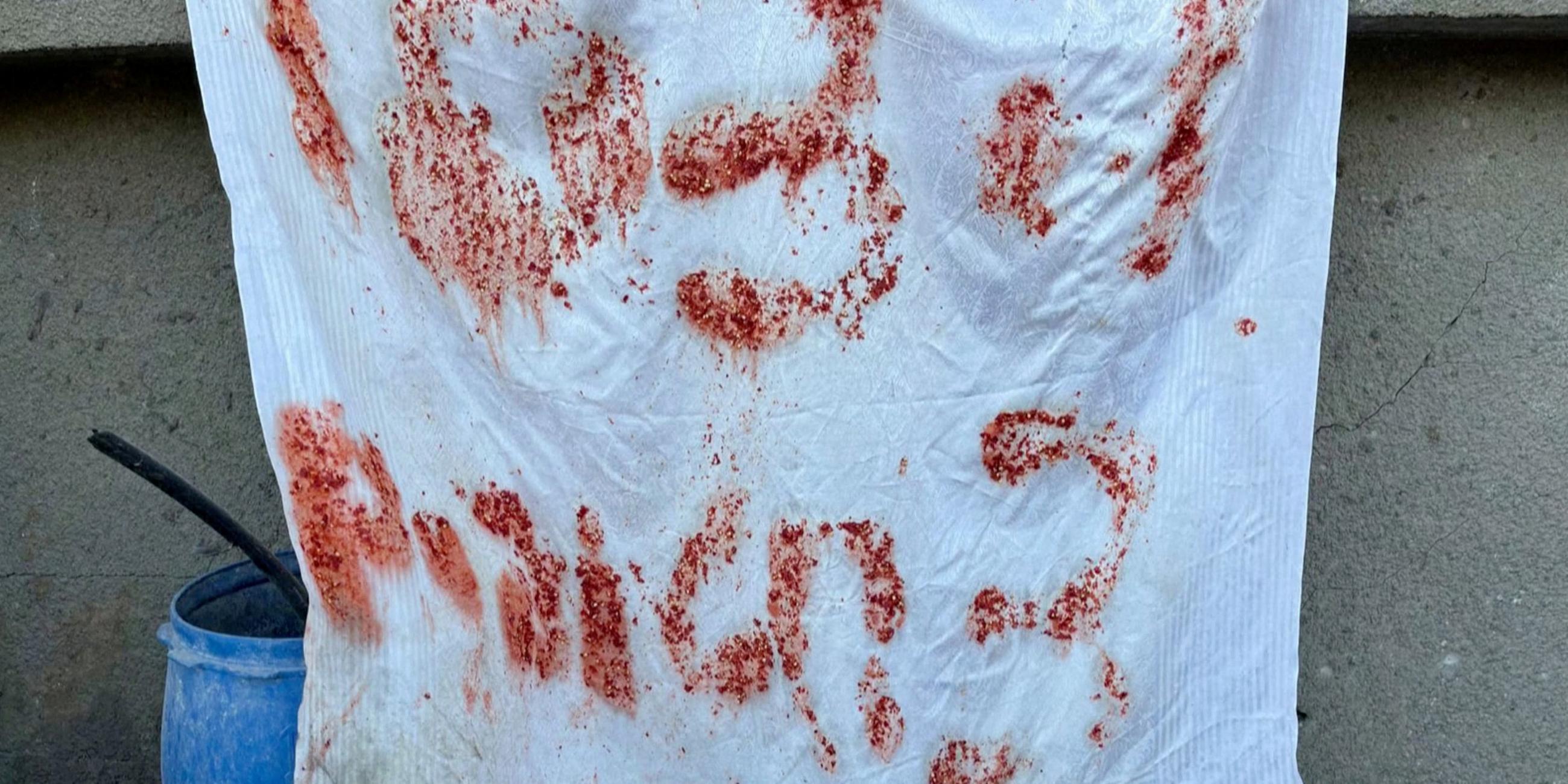 Nach Angaben des israelischen Militärs hingen S.O.S.-Schilder am Versteck der getöteten Geiseln