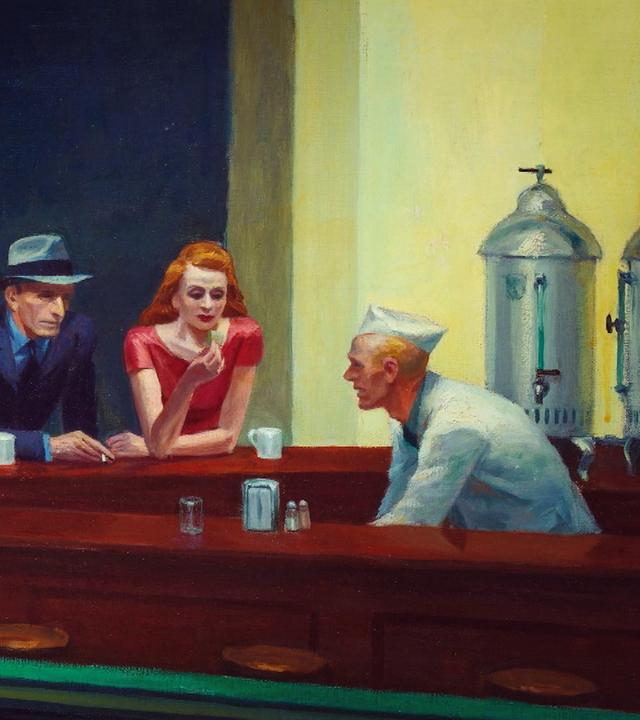 Eine Malerei, die einen Mann im Anzug und mit Hut und daneben eine Frau im rosa Kleid zeigt, die an einer runden Theke sitzen. Der Mann hält eine Zigarette in der Hand und die Frau hat ihren Arm auf dem Tresen aufgestützt. Vor ihnen stehen zwei Tassen. In der runden Theke steht ein junger Mann in einem weißen Oberteil und mit weißer Serviermütze. Er beugt sich gerade runter.
