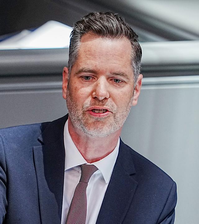 Christian Dürr bei der Generaldebatte im Bundestag in Berlin am 23.11.2022