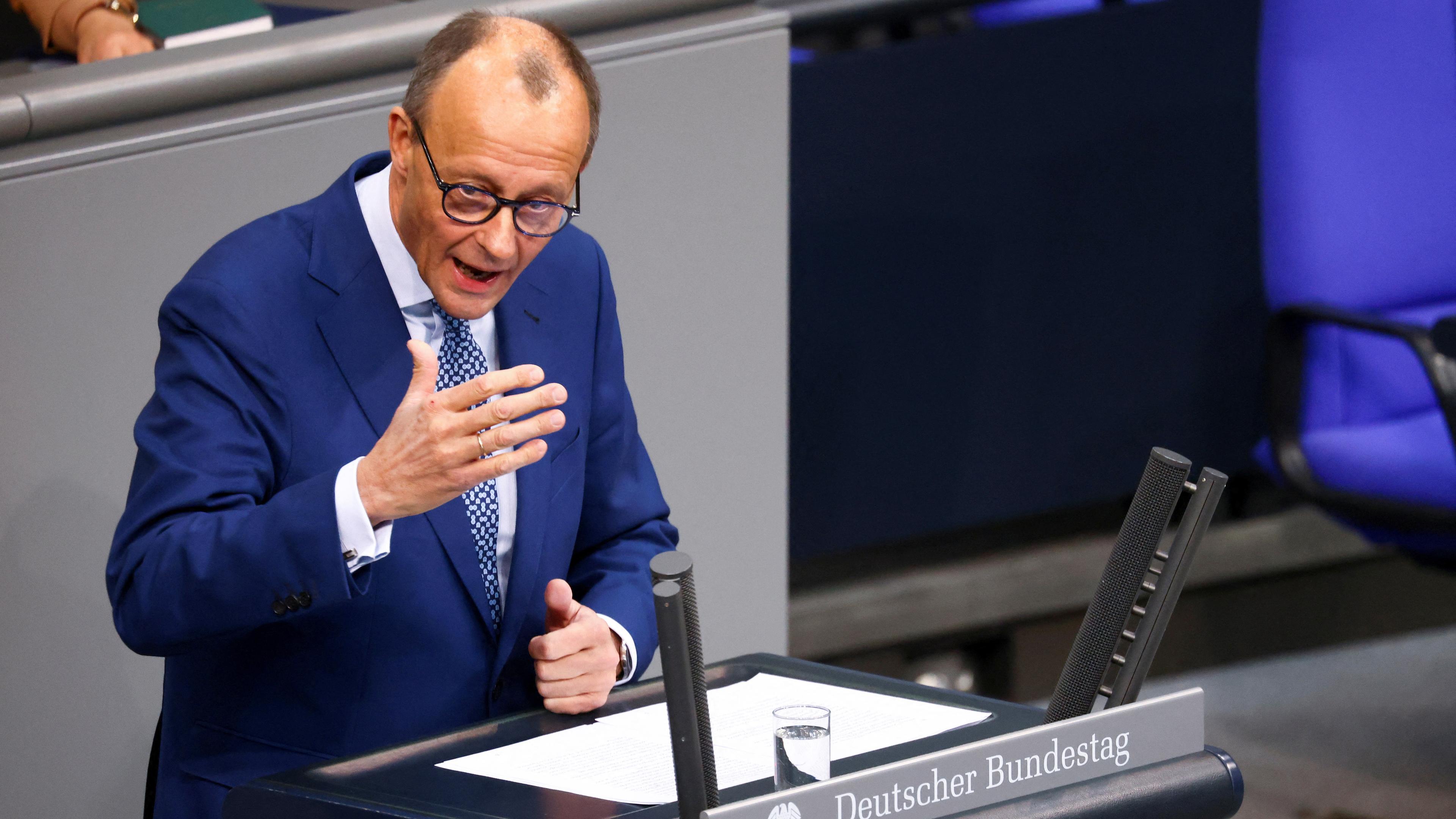 Friedrich Merz bei der Generaldebatte im Bundestag in Berlin am 23.11.2022