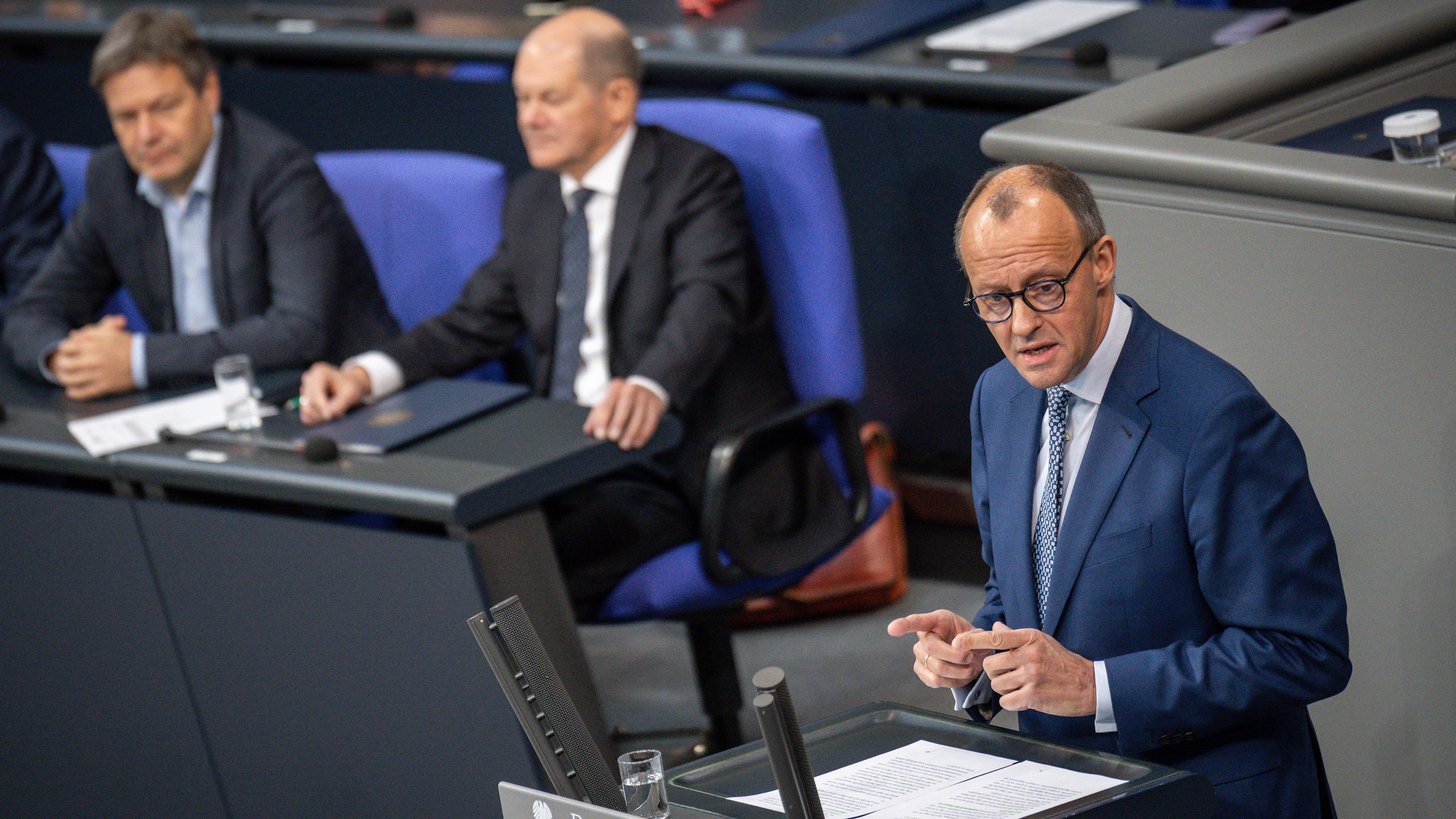 Friedrich Merz bei der Generaldebatte im Bundestag in Berlin am 23.11.2022