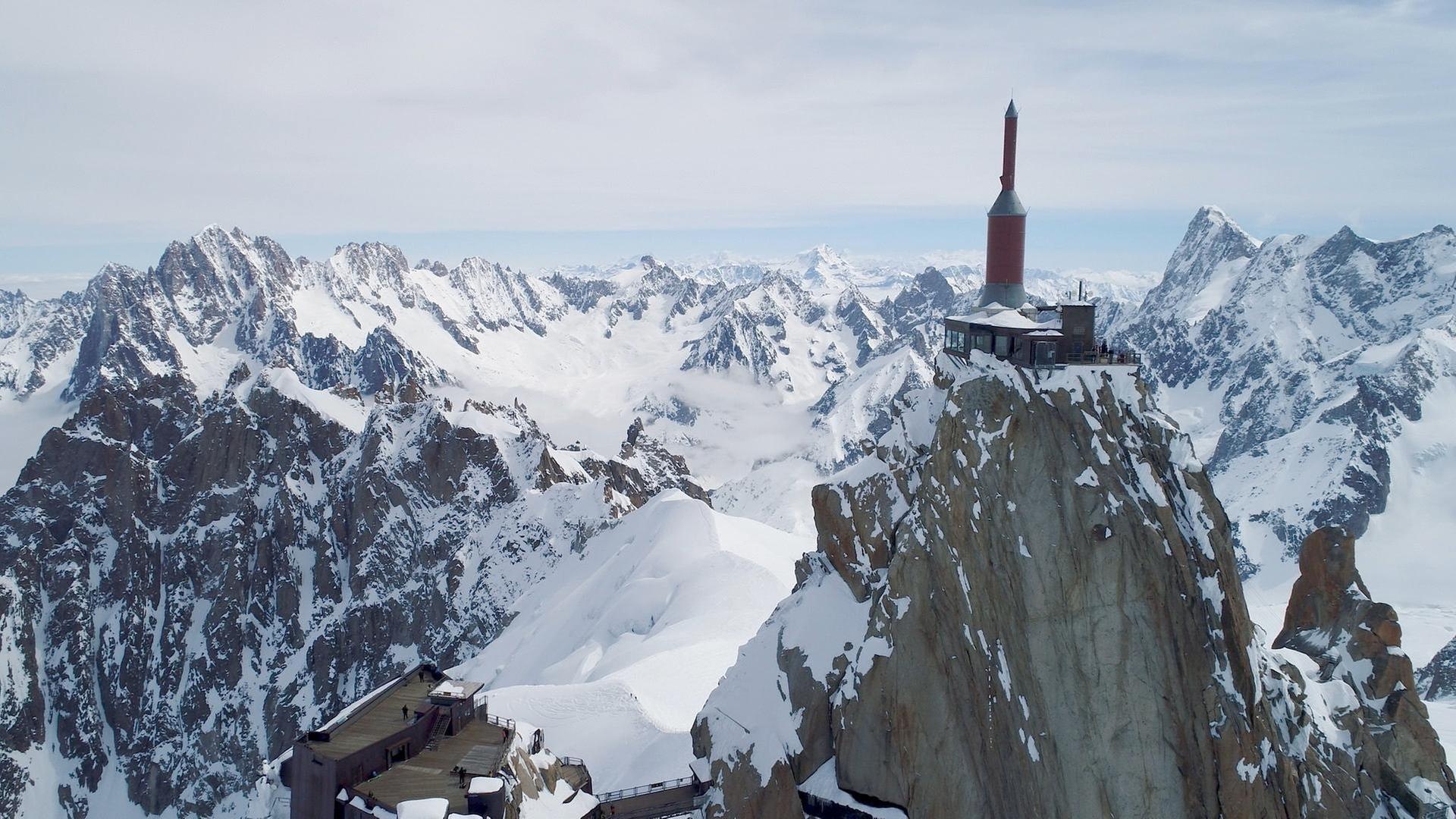 Eine Aussichtsstation auf dem Gipfel Aiguille du Midi.
