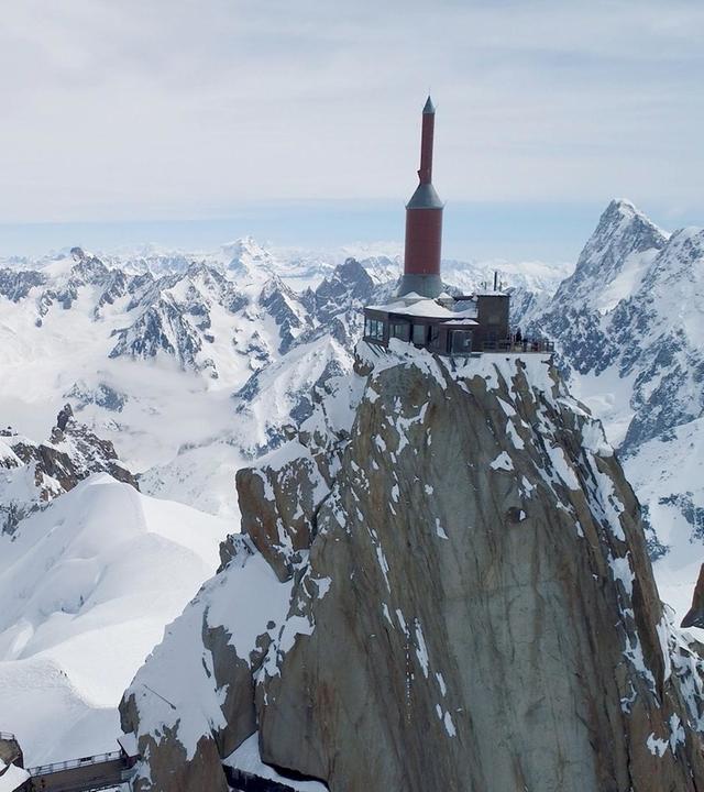 Eine Aussichtsstation auf dem Gipfel Aiguille du Midi.