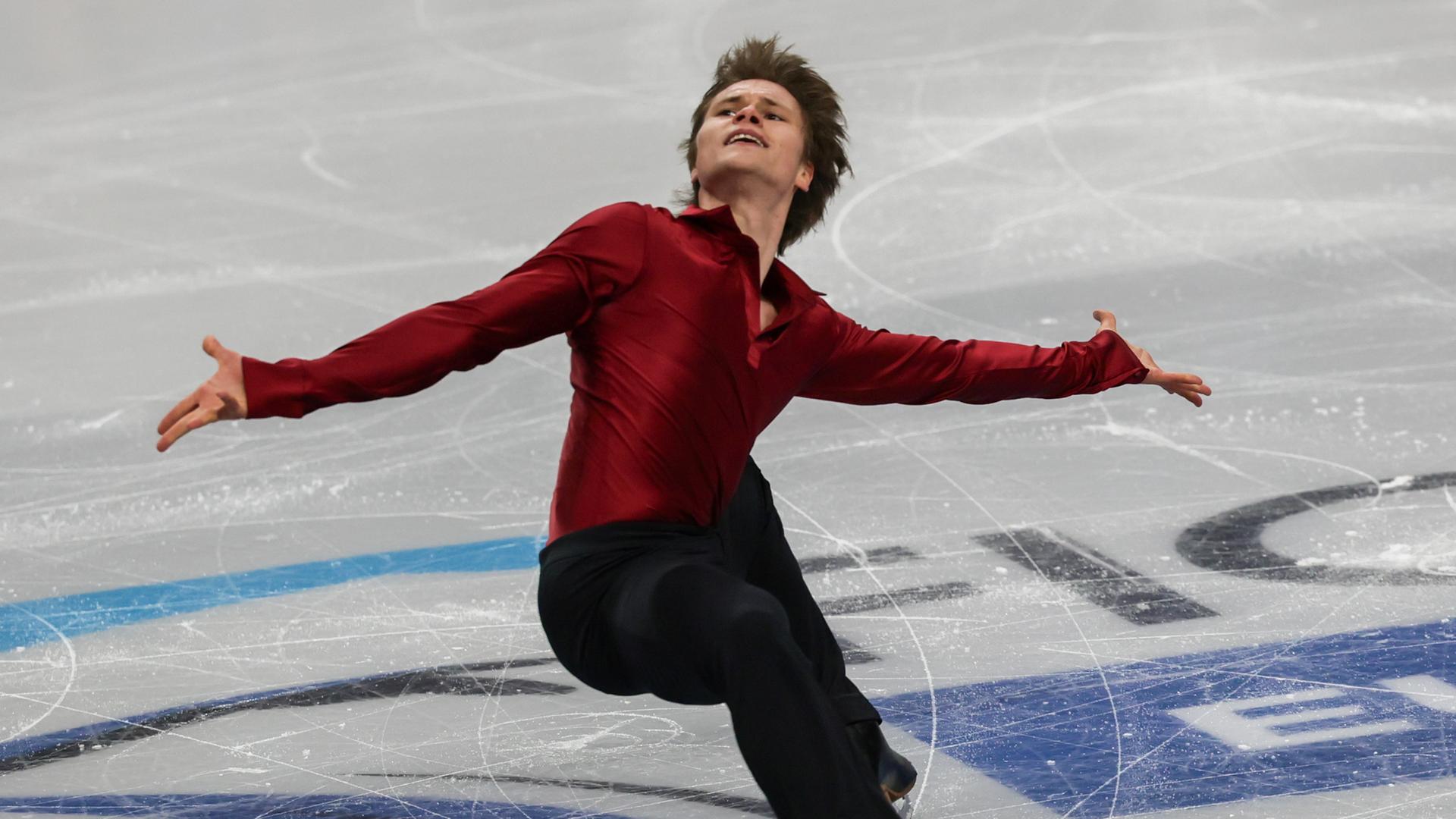 Der deutsche Eiskunstläufer Genrikh Gartung während seines Programms bei der Europameisterschaft in Sheffield