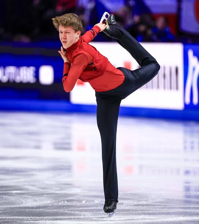 Der deutsche Eiskunstläufer Genrikh Gartung während seiner Perfomance bei der Eiskunstlauf-Weltmeisterschaft in Prag