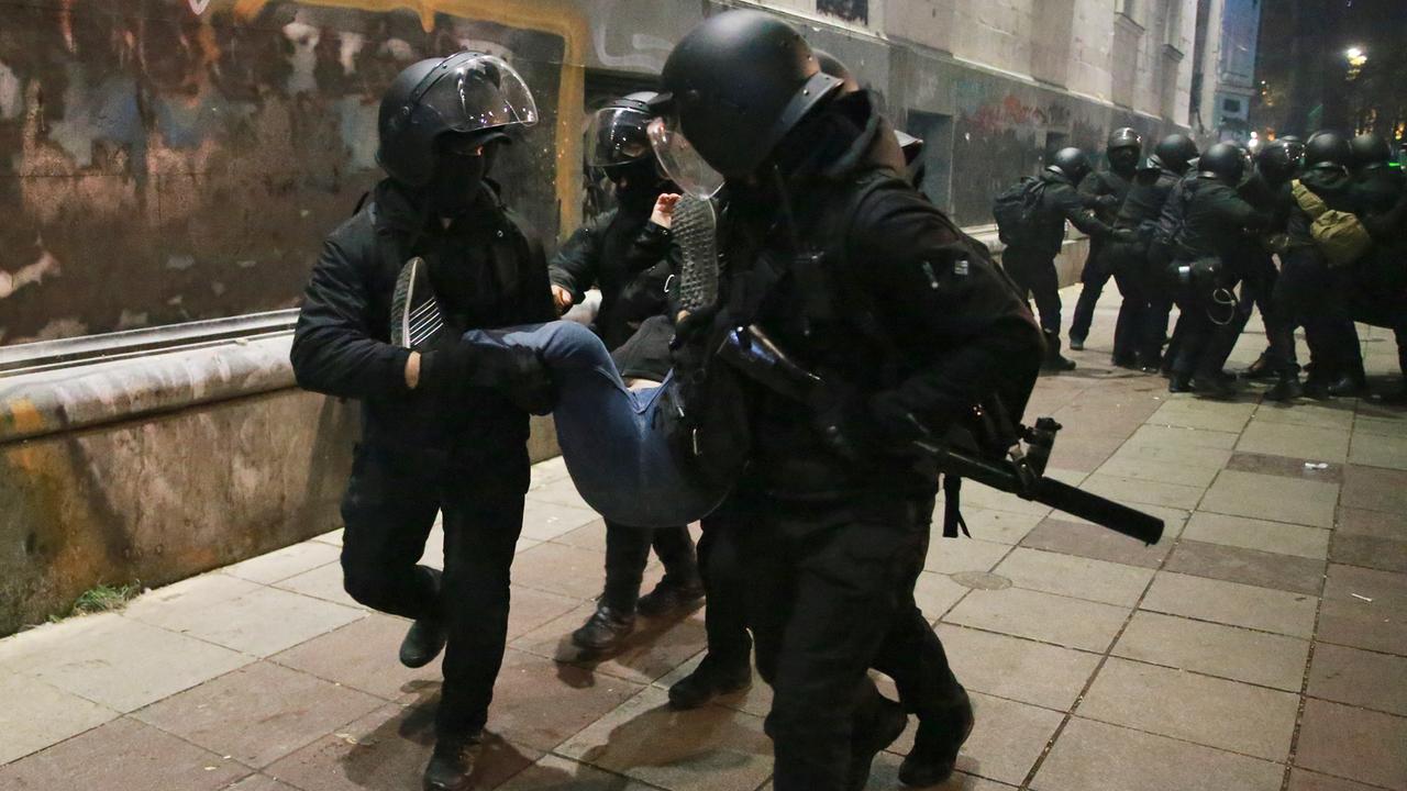 ジョージア州の抗議活動：監視員らが警察の暴力に不満を訴える