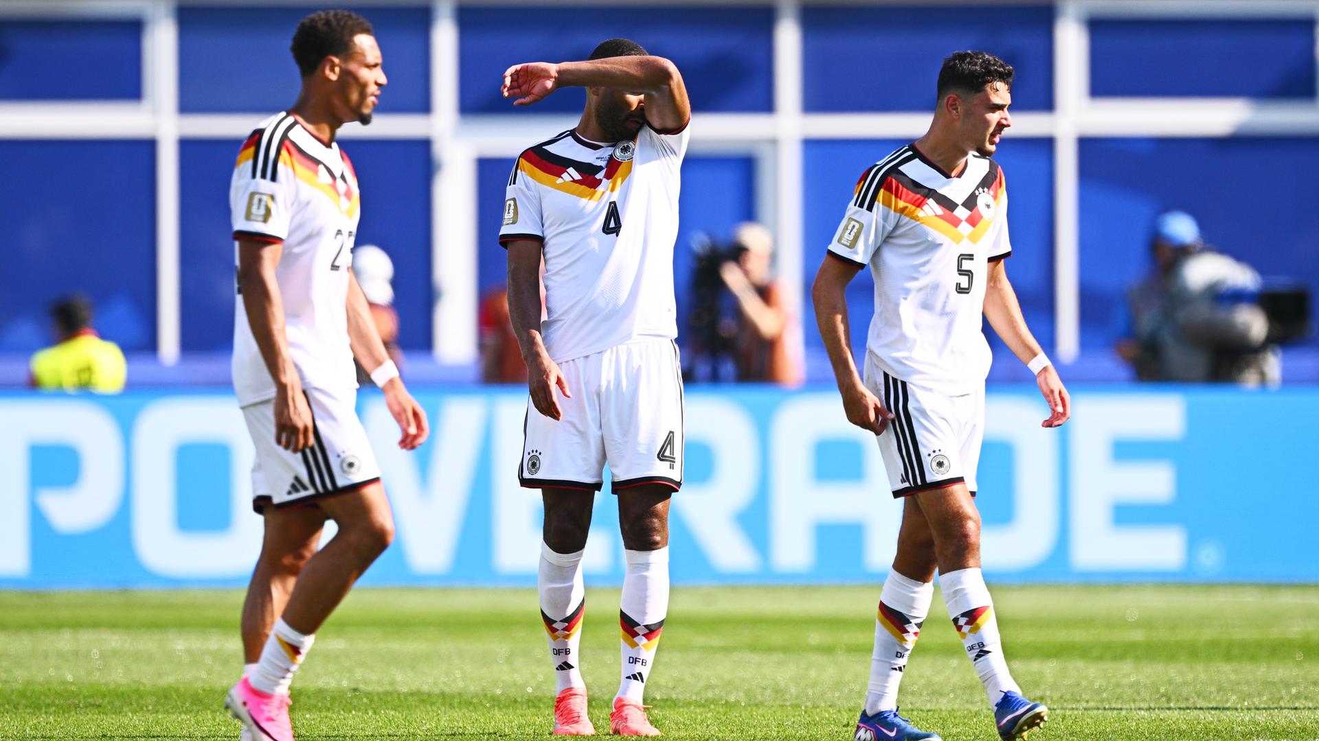 Felix Nmecha, Jonathan Tah und Aleksandar Pavlovic am 29.06.26