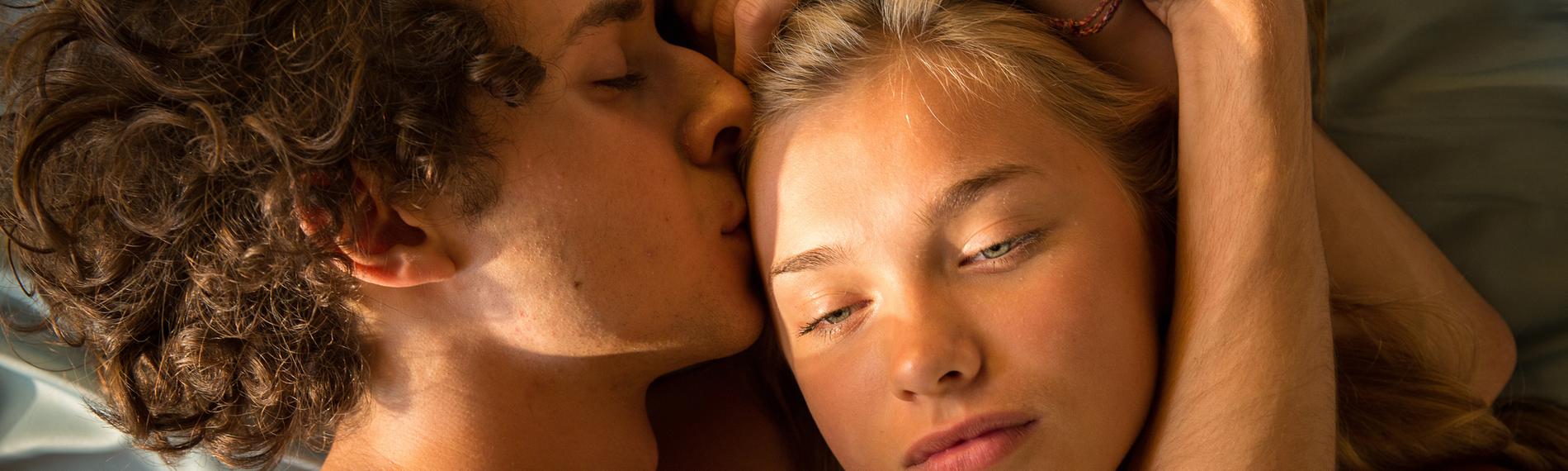 Ellen (Palina Rojinski) und Aaron (Bjarne Meisel)