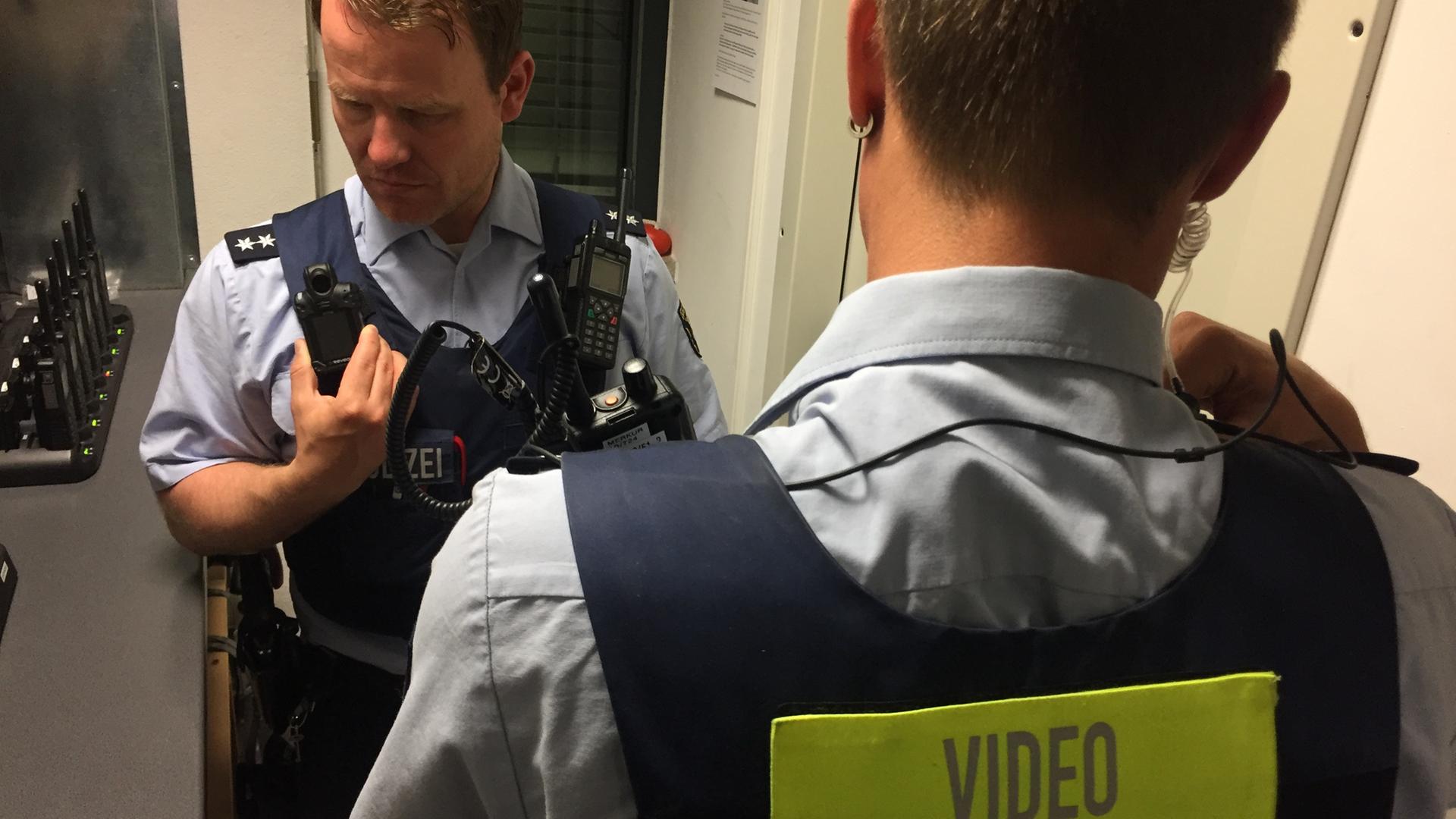 Gewalt gegen Polizisten: Mit Bodycam auf Streife