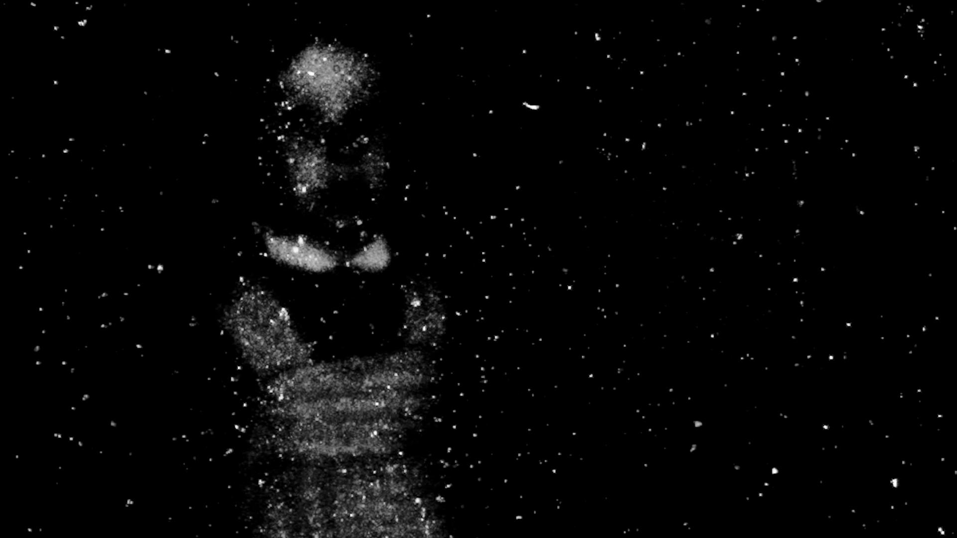 Schemenhafte, aus weißen Partikeln bestehende Figur eines Kindes vor schwarzem Hintergrund