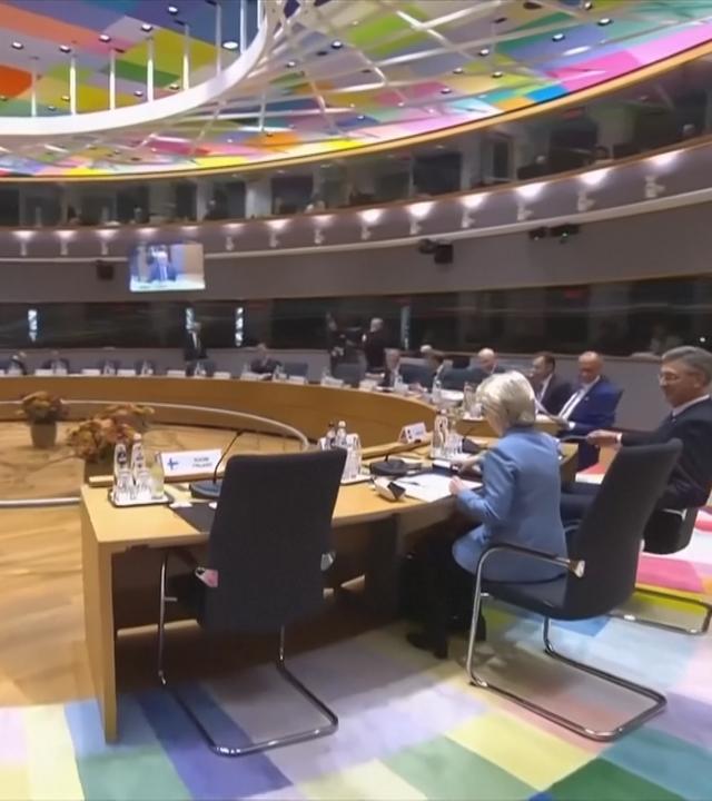 Parlamentsraum zu sehen wo Politiker sitzen