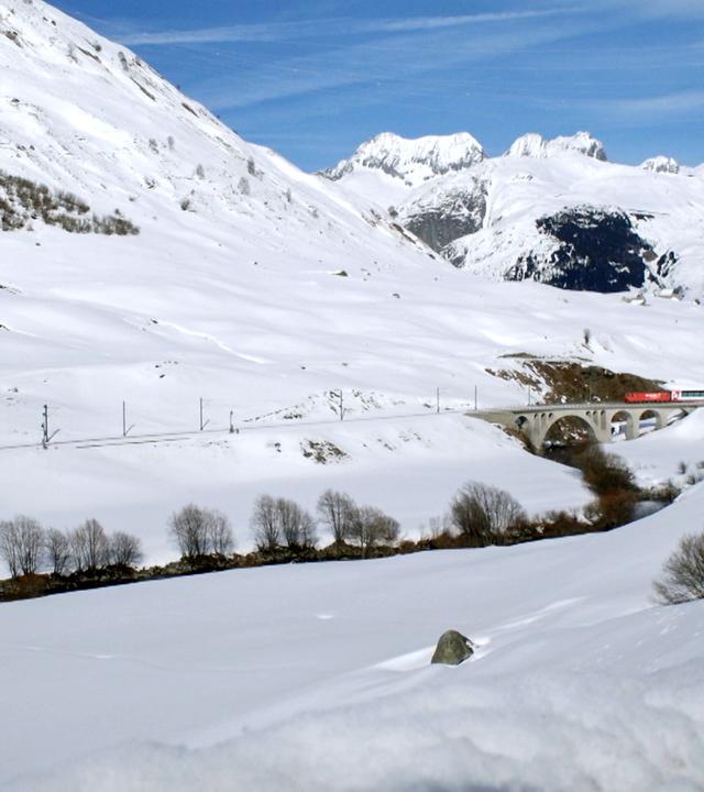 Winterwunderland Schweiz per Bahn