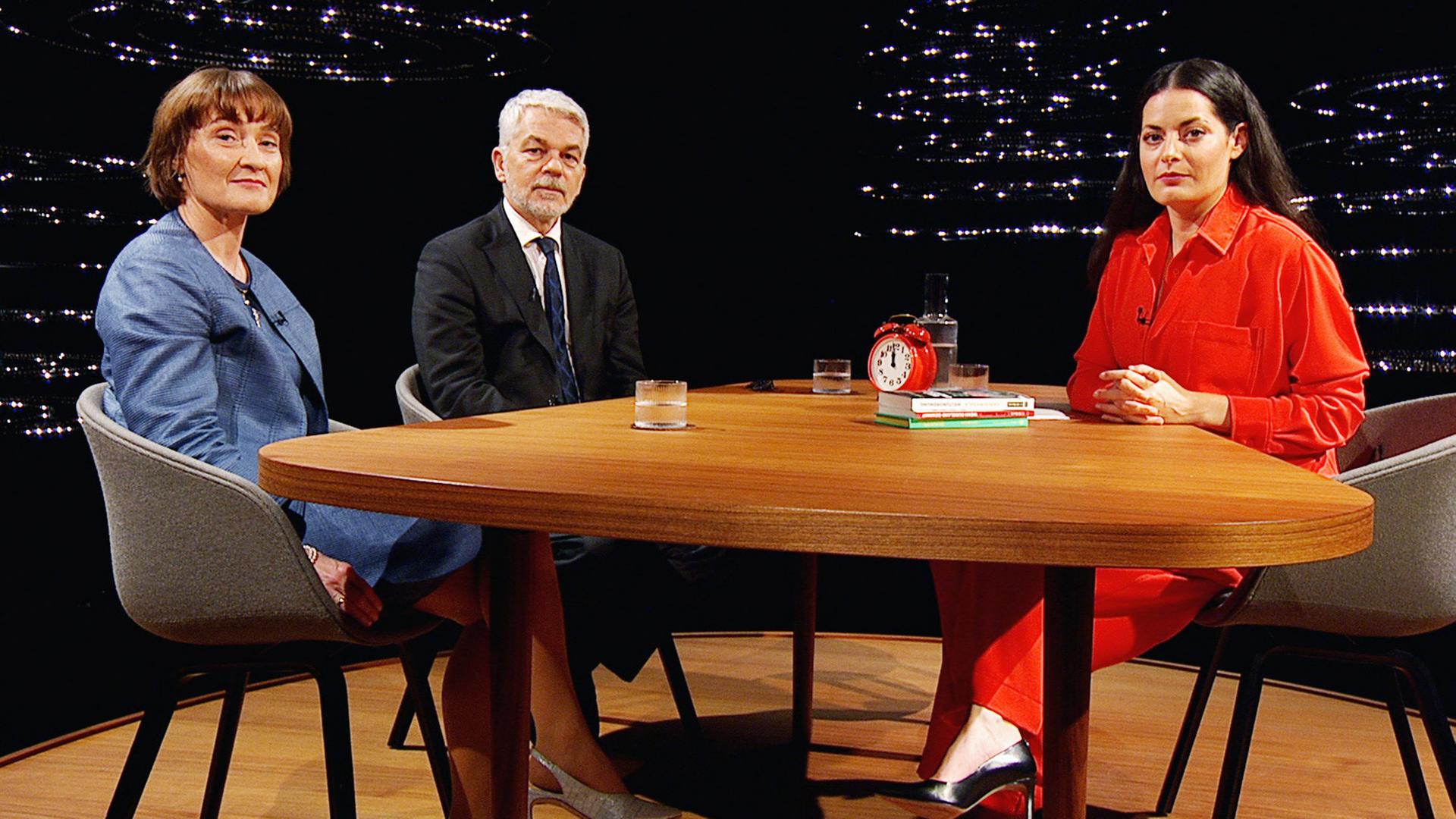 Pascale Baeriswyl, UNO-Botschafterin Schweiz, und Carlo Masala, Politikwissenschaftler mit Moderatorin Olivia Röllin