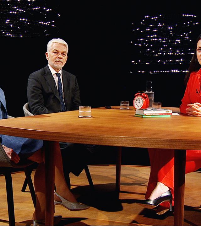 Pascale Baeriswyl, UNO-Botschafterin Schweiz, und Carlo Masala, Politikwissenschaftler mit Moderatorin Olivia Röllin