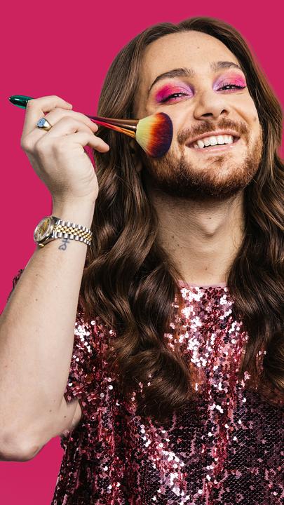 "Glow up - Deutschlands nächster Make-up-Star": Autor und Entertainer Riccardo Simonetti ist Host der achtteiligen Make-up-Competition.