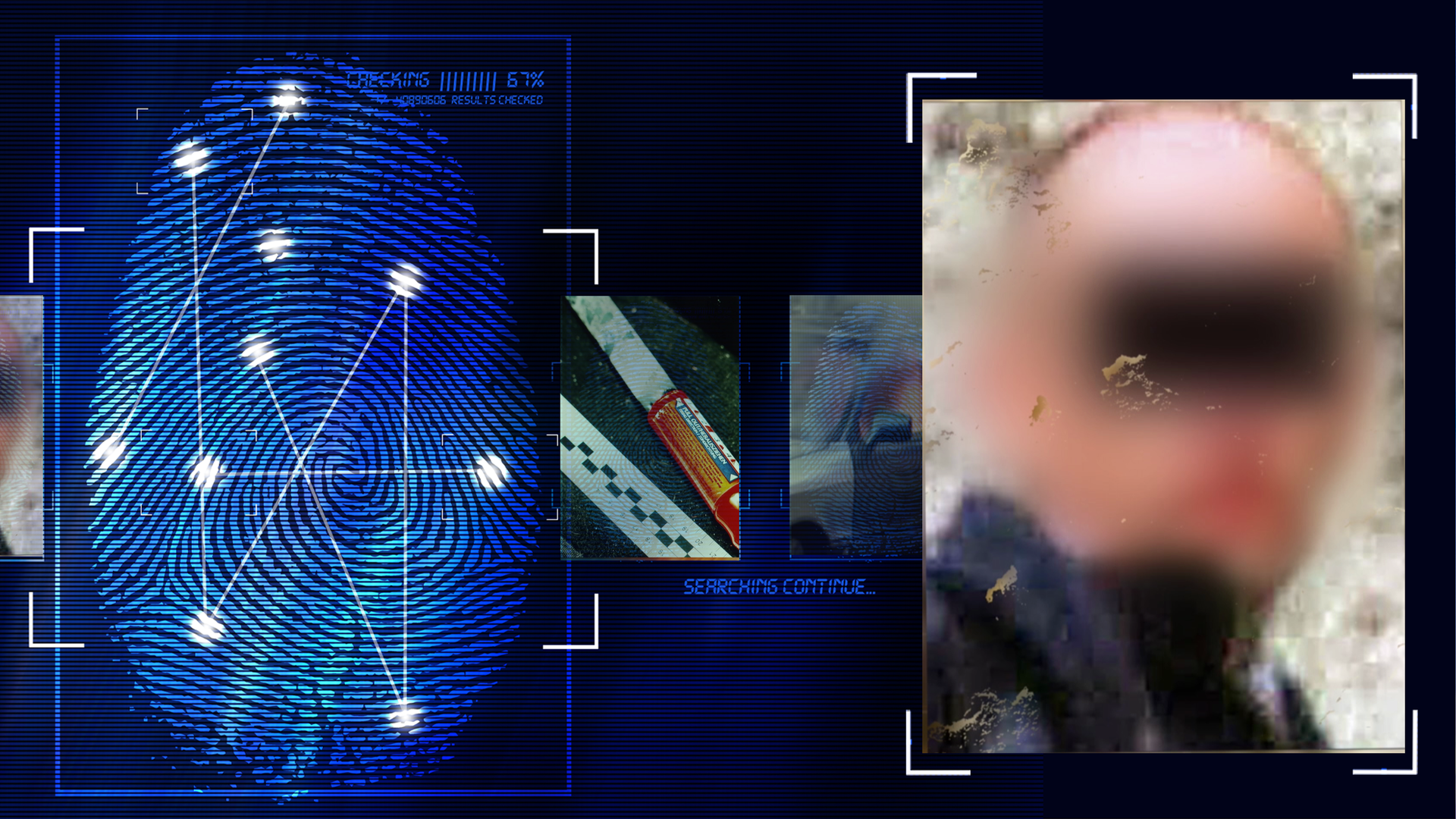 Bei schwacher Bildauflösung schemenhaft zu erkennender Mann, ca. 30 Jahre, kurze helle Haare, schaut Richtung Kamera. Er trägt eine schwarze Jacke. Das Gesicht wurde im Bild technisch verfremdet. Er steht vor einer Mauer aus Stein. Links daneben: Lichtschematische Darstellung eines Fingerabdrucks.