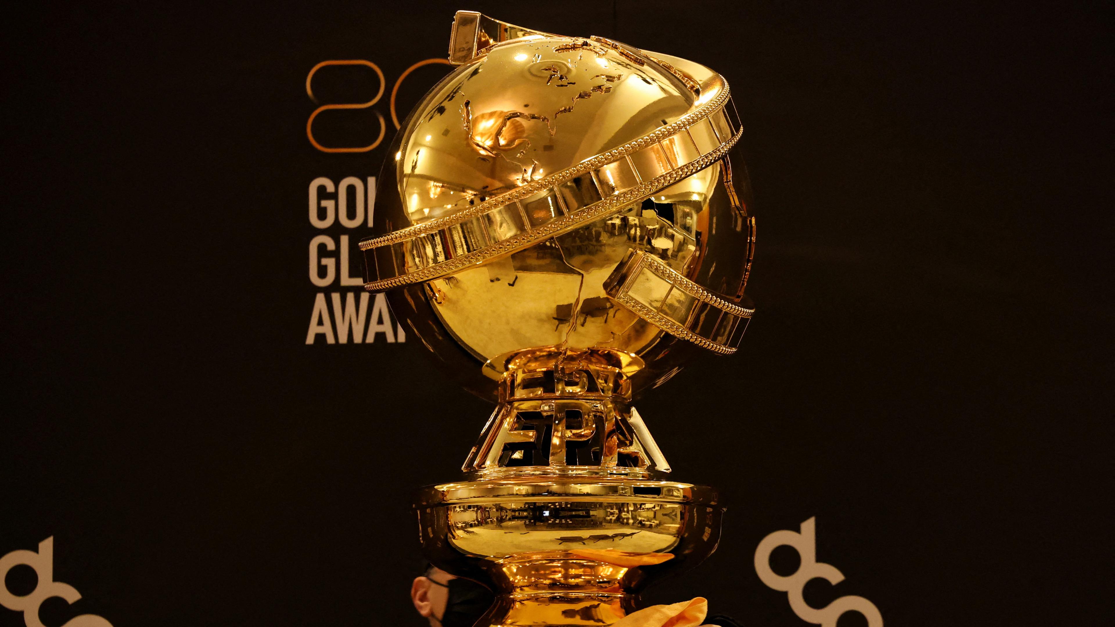 Eine Golden Globes Trophäe in Nahaufnahme