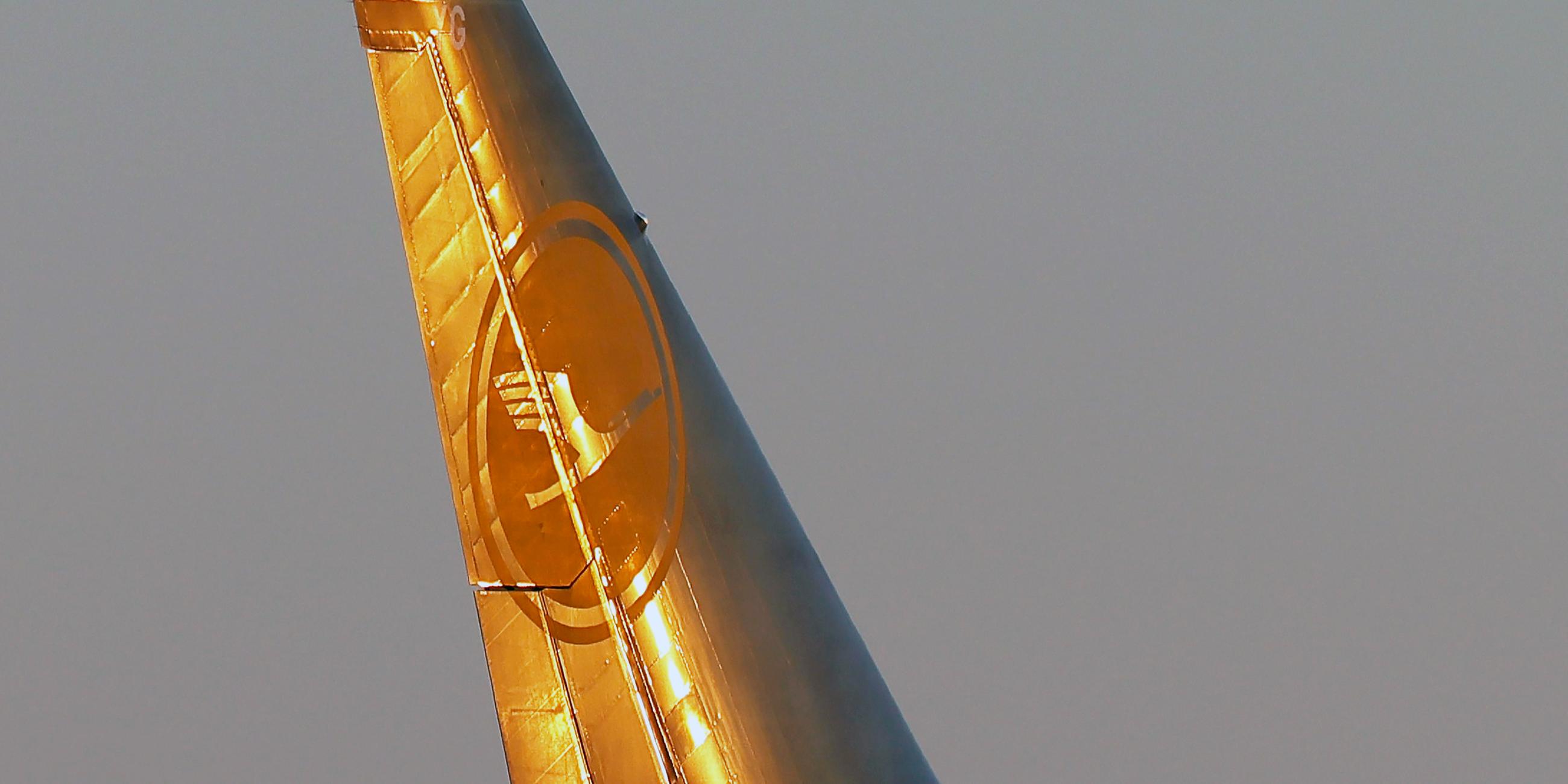 Goldenes-Flugzeugheck-Lufthansa
