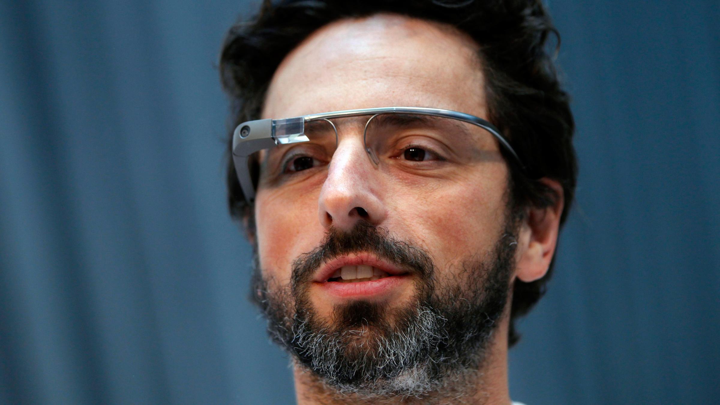 Archiv: Gründer Sergey Brin mit Goggle-Brille, aufgenommen am 20.02.2013 