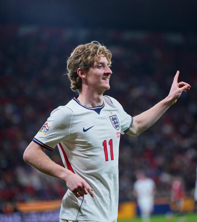 Englands Anthony Gordon jubelt nach dem Führungstreffer gegen Tschechien.