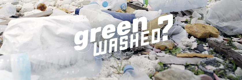 Müll vor dem Schirftzug "Greenwashed?"
