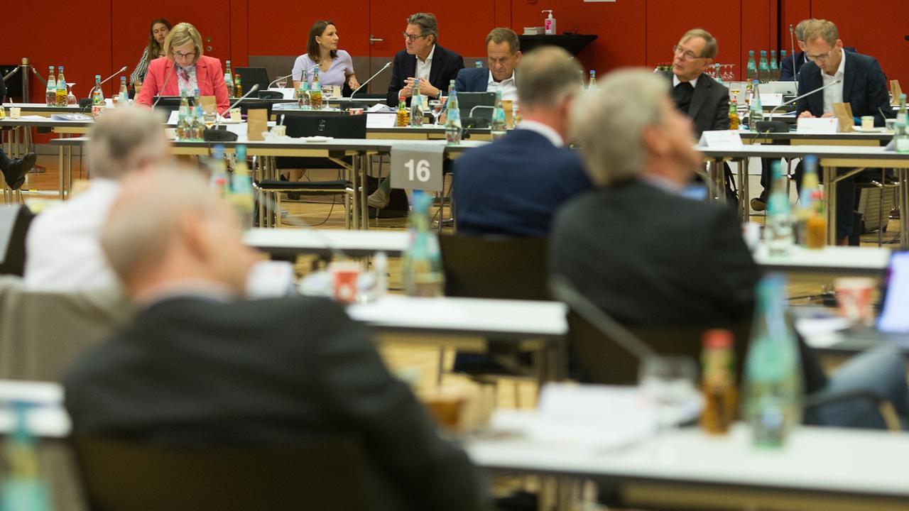 Fernsehratssitzung in der Mainzer Rheingoldhalle am 18.09.2020