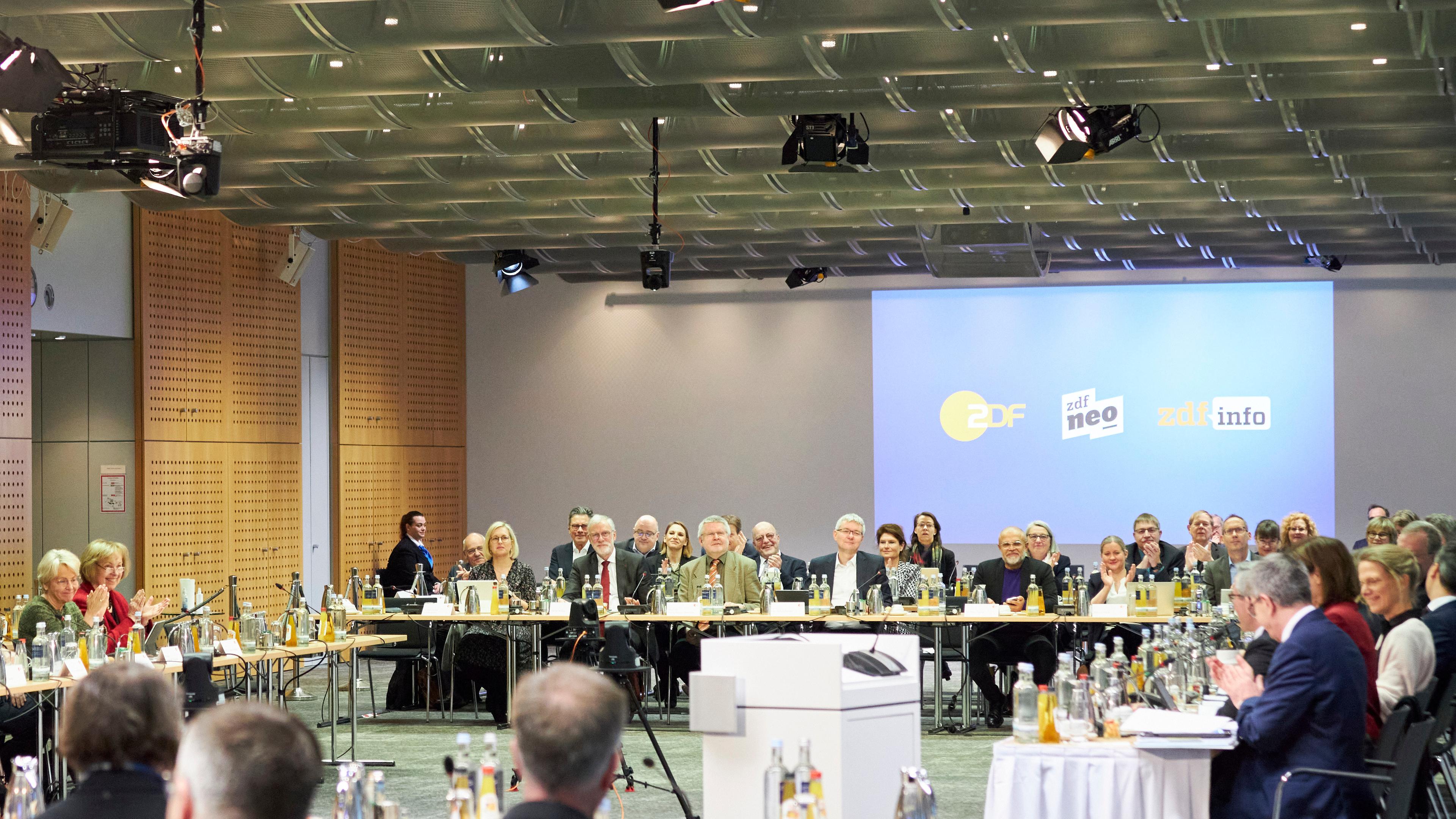 Blick in den Sitzungssaal während einer Sitzung des ZDF-Fernsehrats