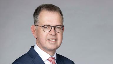 Porträt von Jan Holub, Leiter des ZDF-Gremienbüros