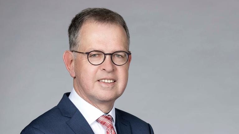 Porträt von Jan Holub, Leiter des ZDF-Gremienbüros