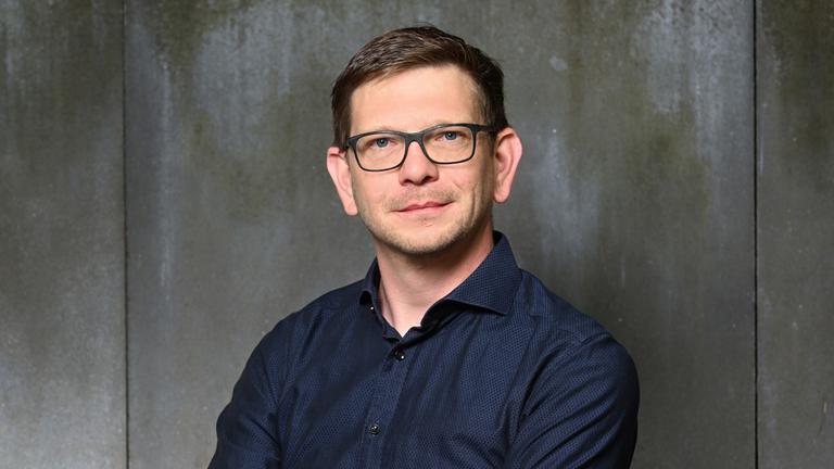 Porträt Dr. Sascha Hölig