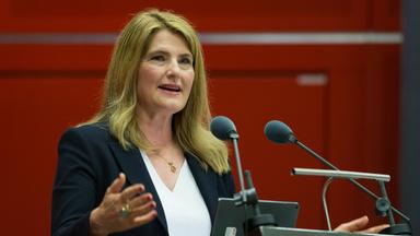 ARD-Haupstadtstudioleiterin Tina Hassel während Ihrer Präsentation vor dem ZDF-Fernsehrat