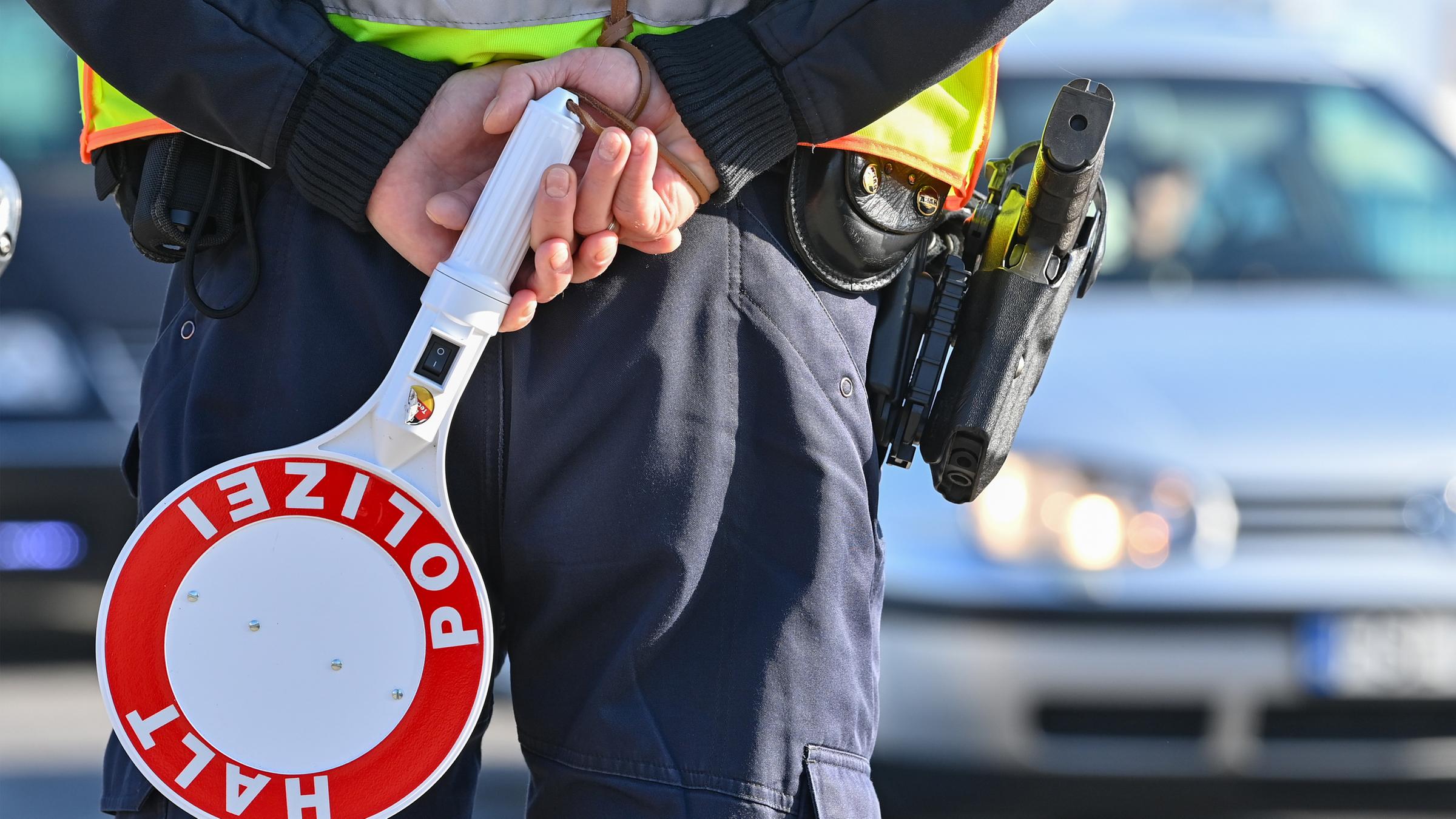 Ein Beamter der Bundespolizei an einem Grenzübergang 