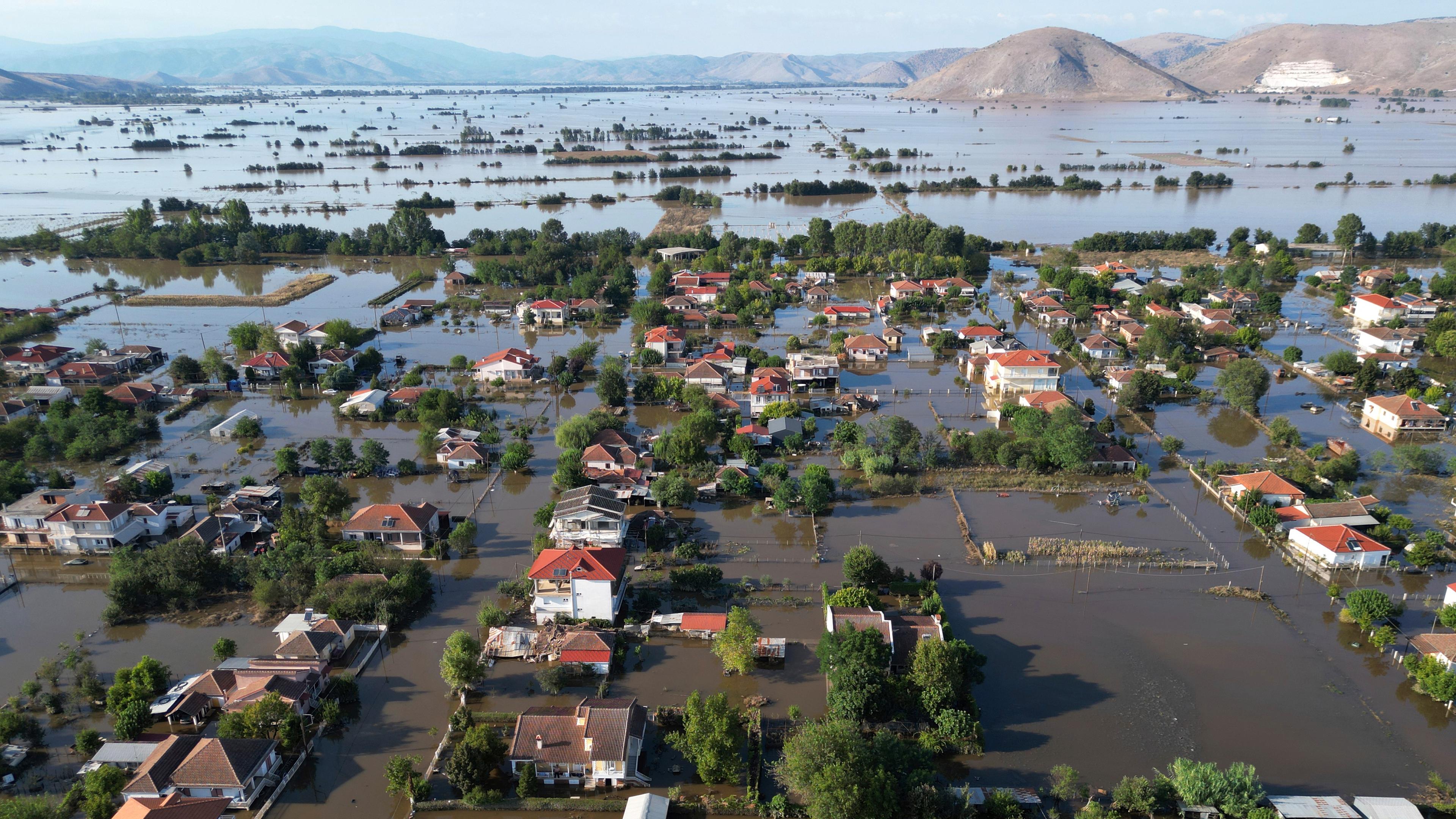 Überschwemmungen und Schlamm bedecken die Stadt Palamas in Karditsa, Region Thessalien, Zentralgriechenland, aufgenommen am 08.09.2023