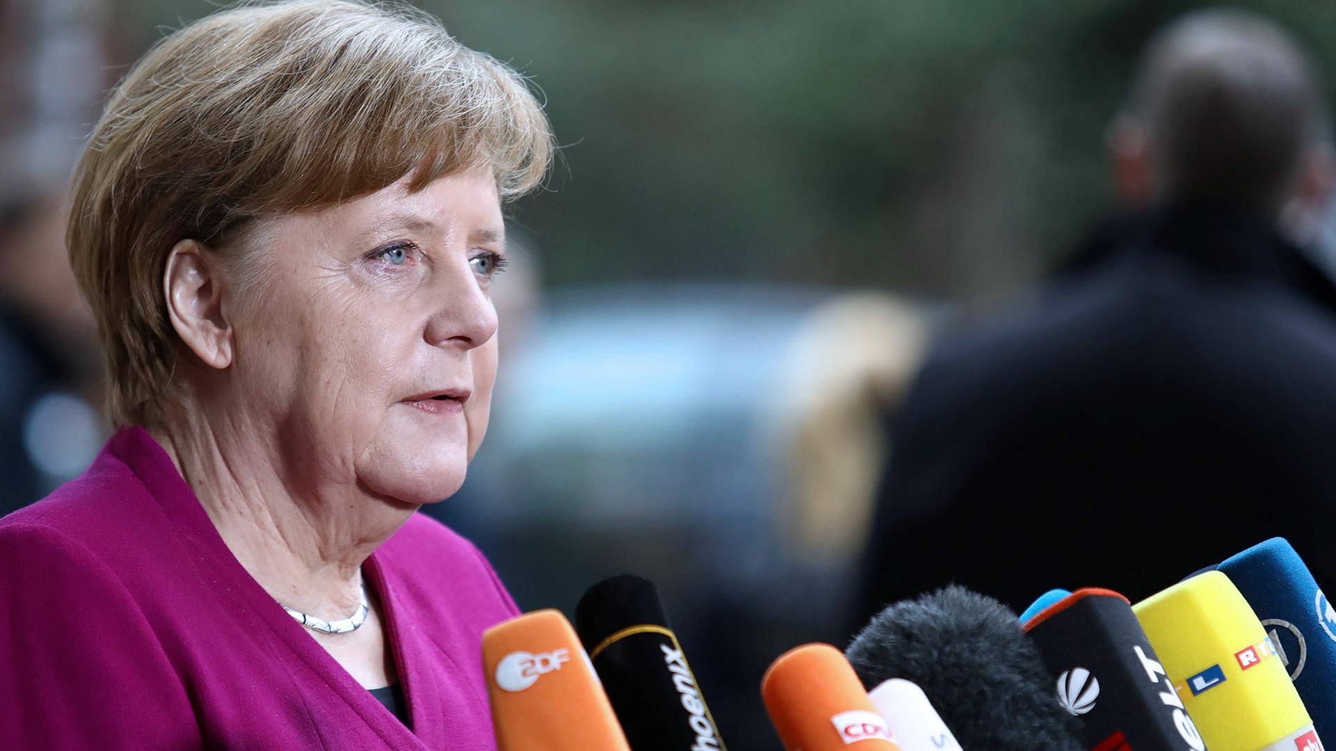 Bundeskanzlerin Angela Merkel vor dem Willy-Brandt-Haus in Berlin am 02.02.2018