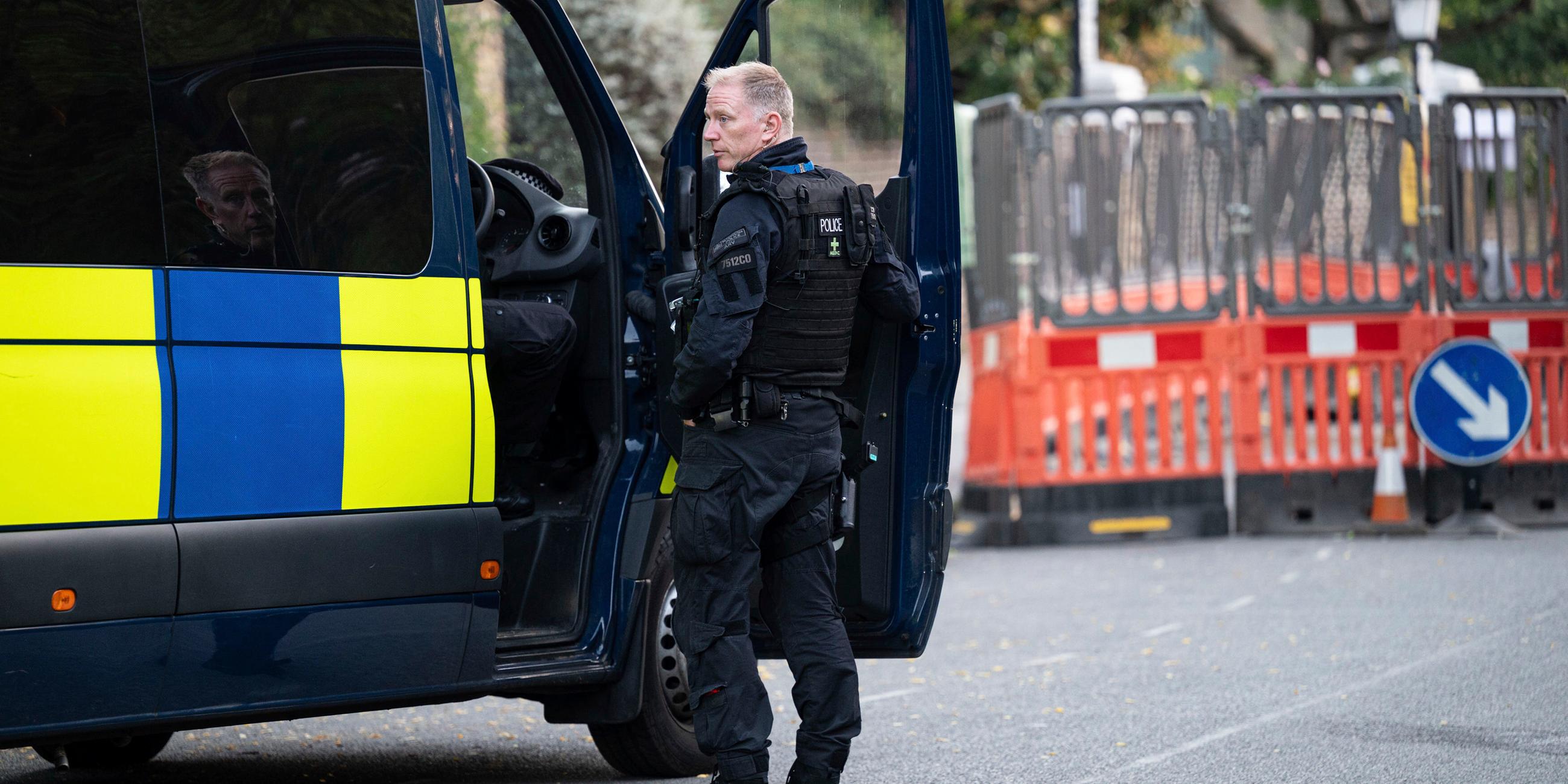 Großbritannien: Polizeikräfte jagen einen Sträfling nach einem Gefängnisausbruch
