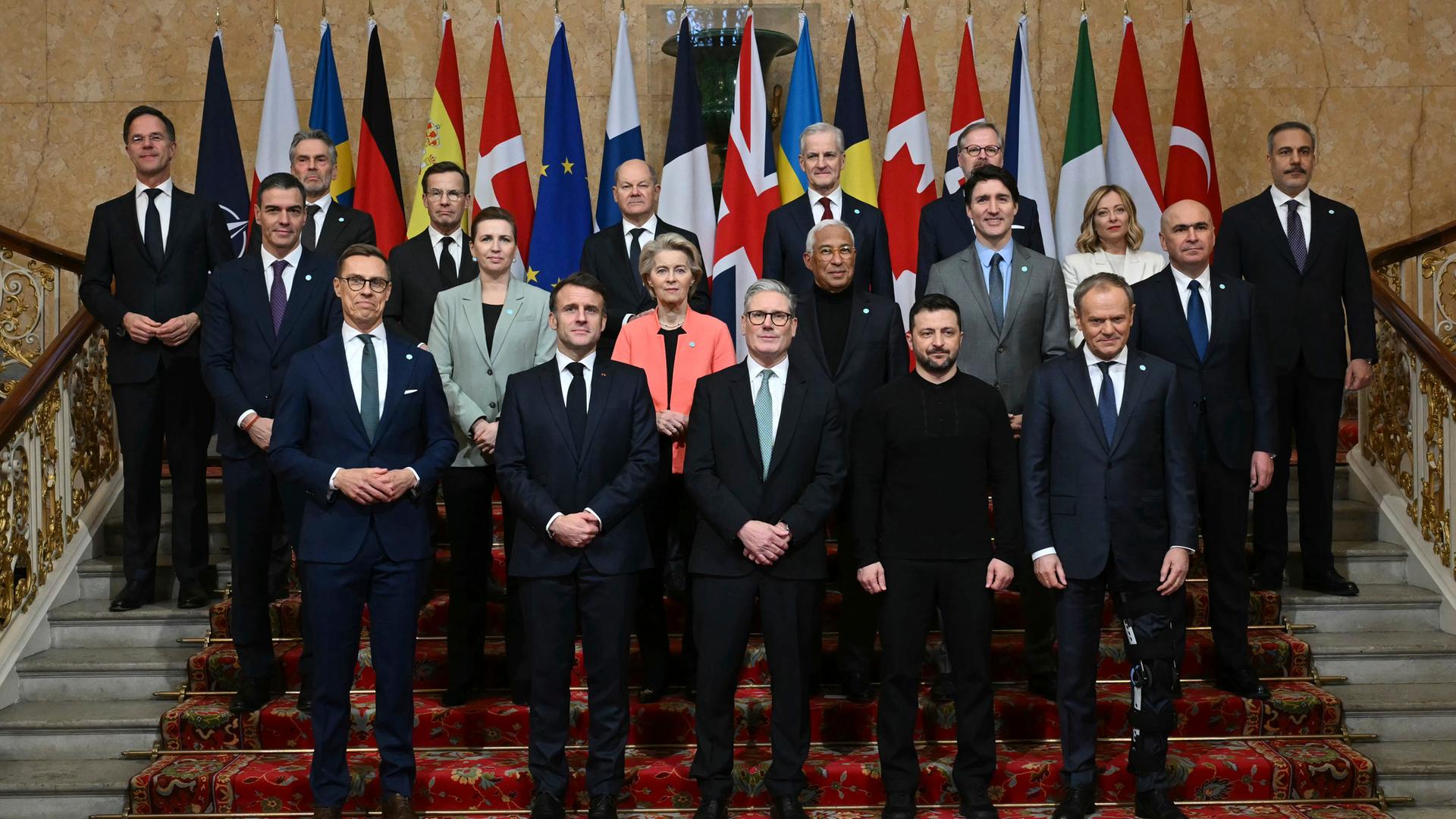 Der britische Premierminister Keir Starmer ist Gastgeber des Gipfeltreffens der europäischen Staats- und Regierungschefs zur Diskussion der Ukraine im Lancaster House in London
