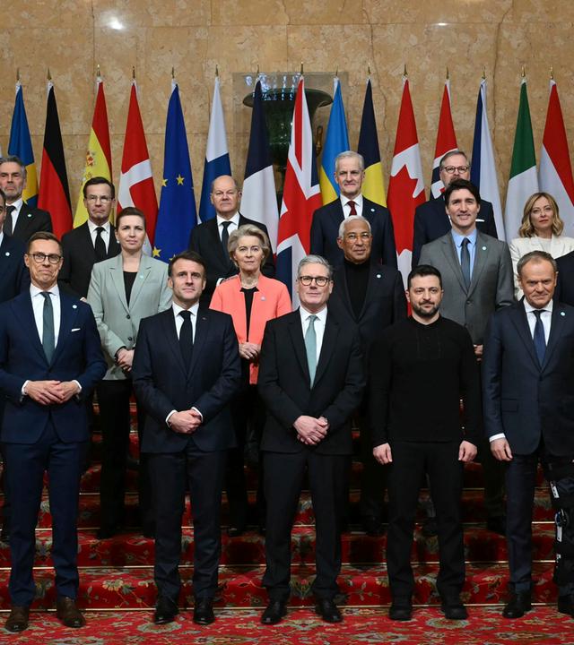 Der britische Premierminister Keir Starmer ist Gastgeber des Gipfeltreffens der europäischen Staats- und Regierungschefs zur Diskussion der Ukraine im Lancaster House in London