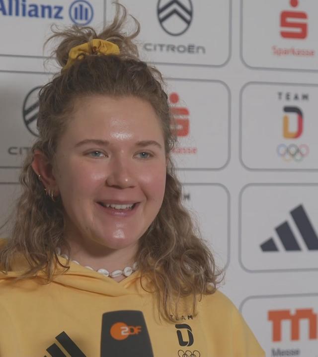 Biathletin Selina Grotian im Interview bei der Olympia-Einkleidung