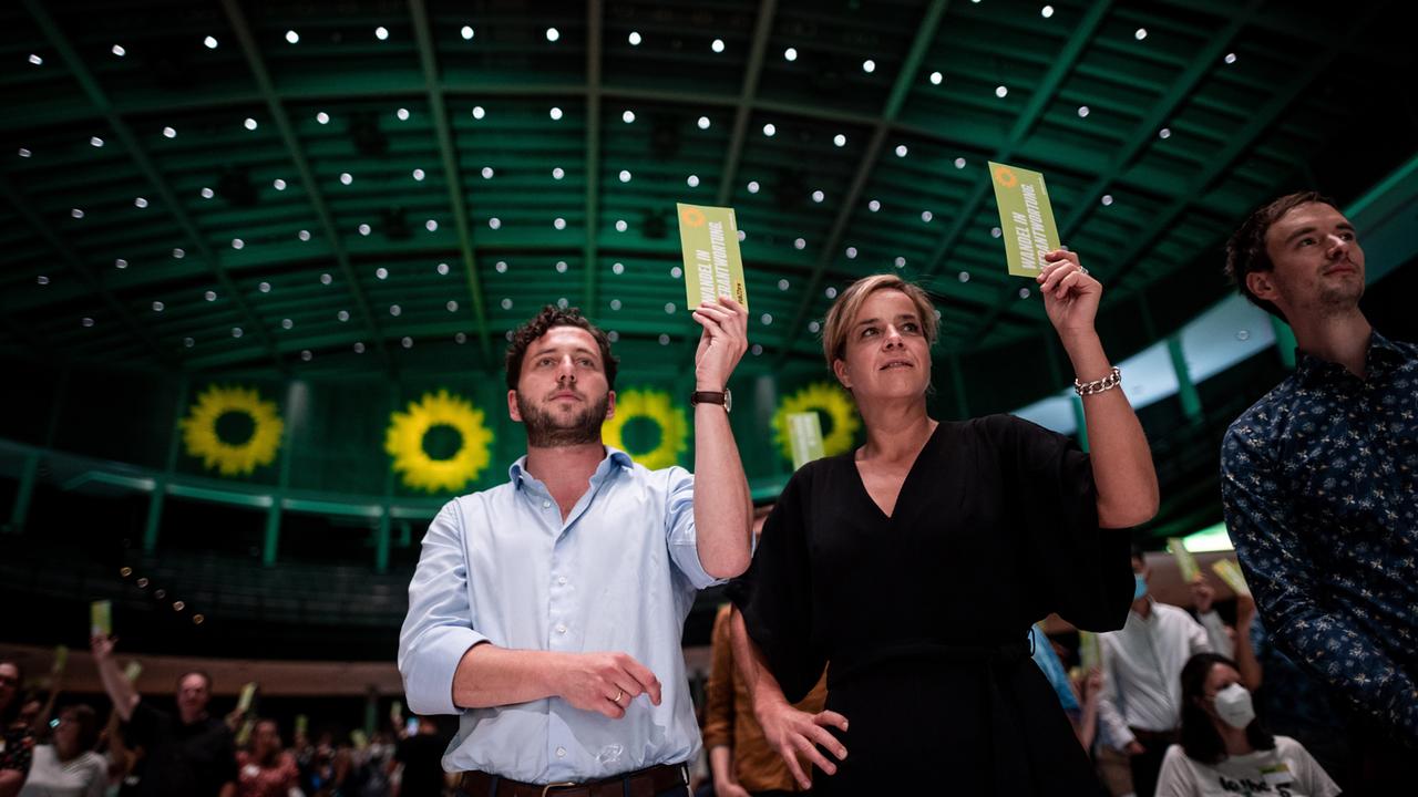 Grüne stimmen für Koalition mit CDU - Jugend übt Widerstand