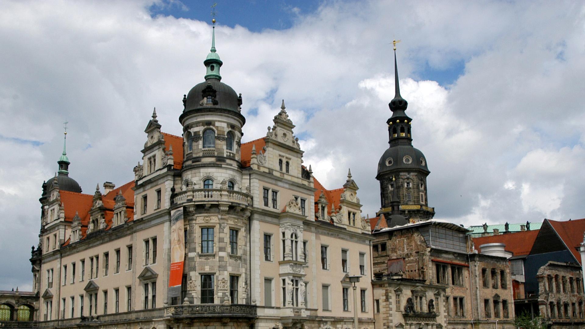Der rekonstruierte Westflügel des Dresdner Schlosses (Archiv 2004)