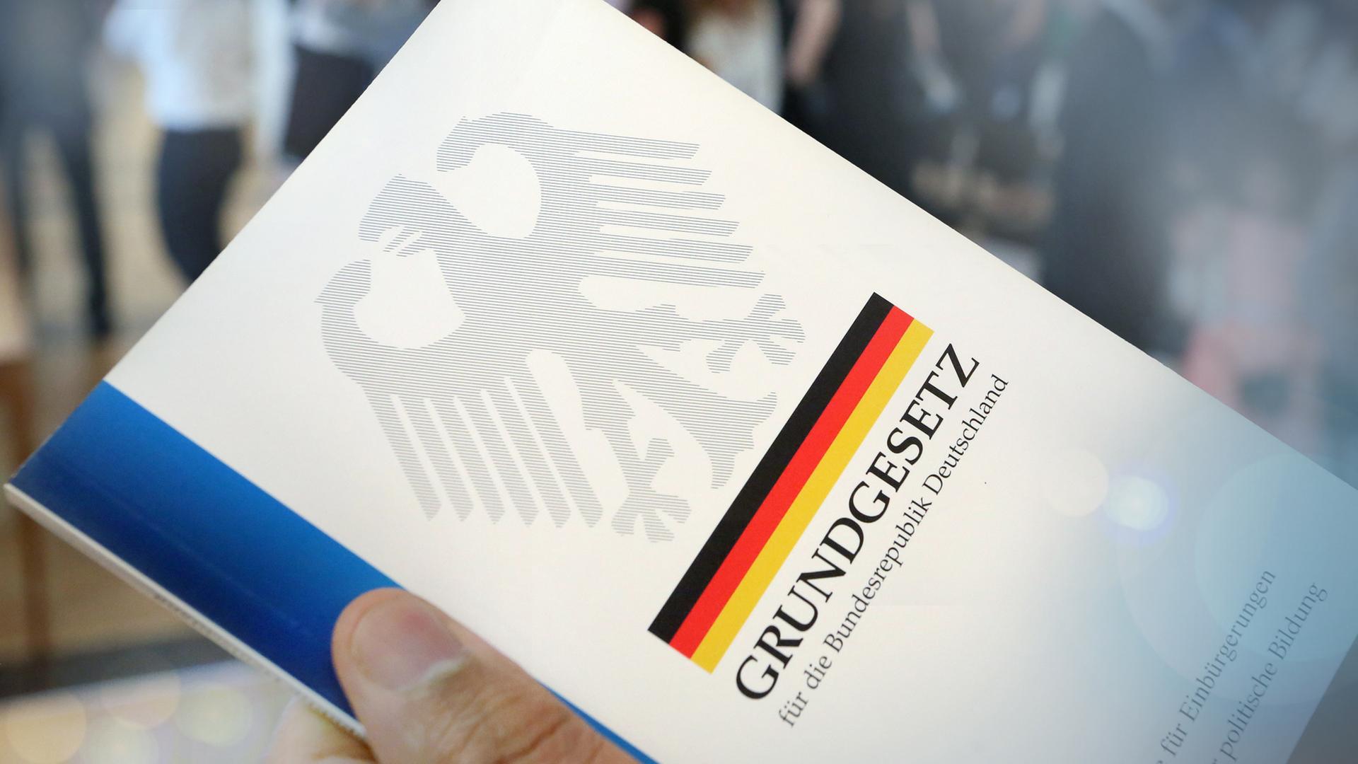 ausgabe des grundgesetzes - instagram xteer twgram