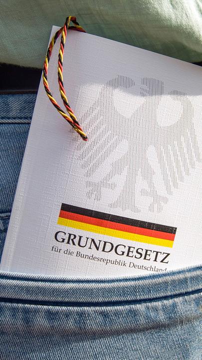 Grundgesetz für die Hosentasche