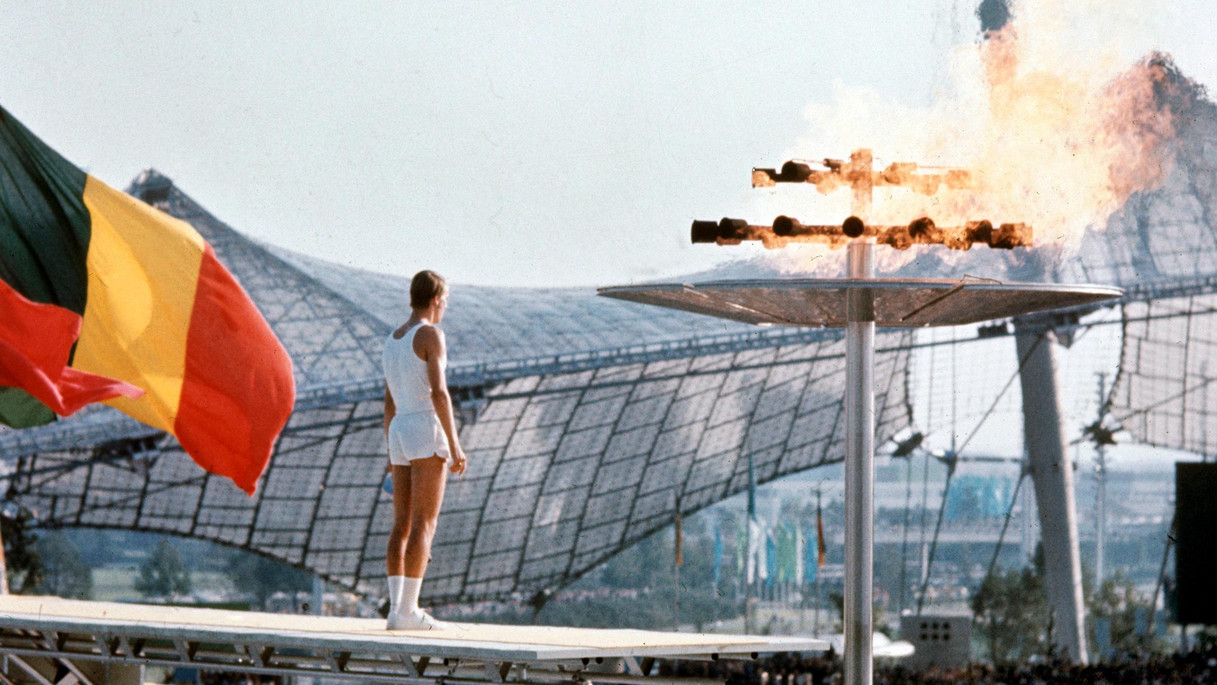 Günther Zahn entzündet das Olympische Feuer in München 1972