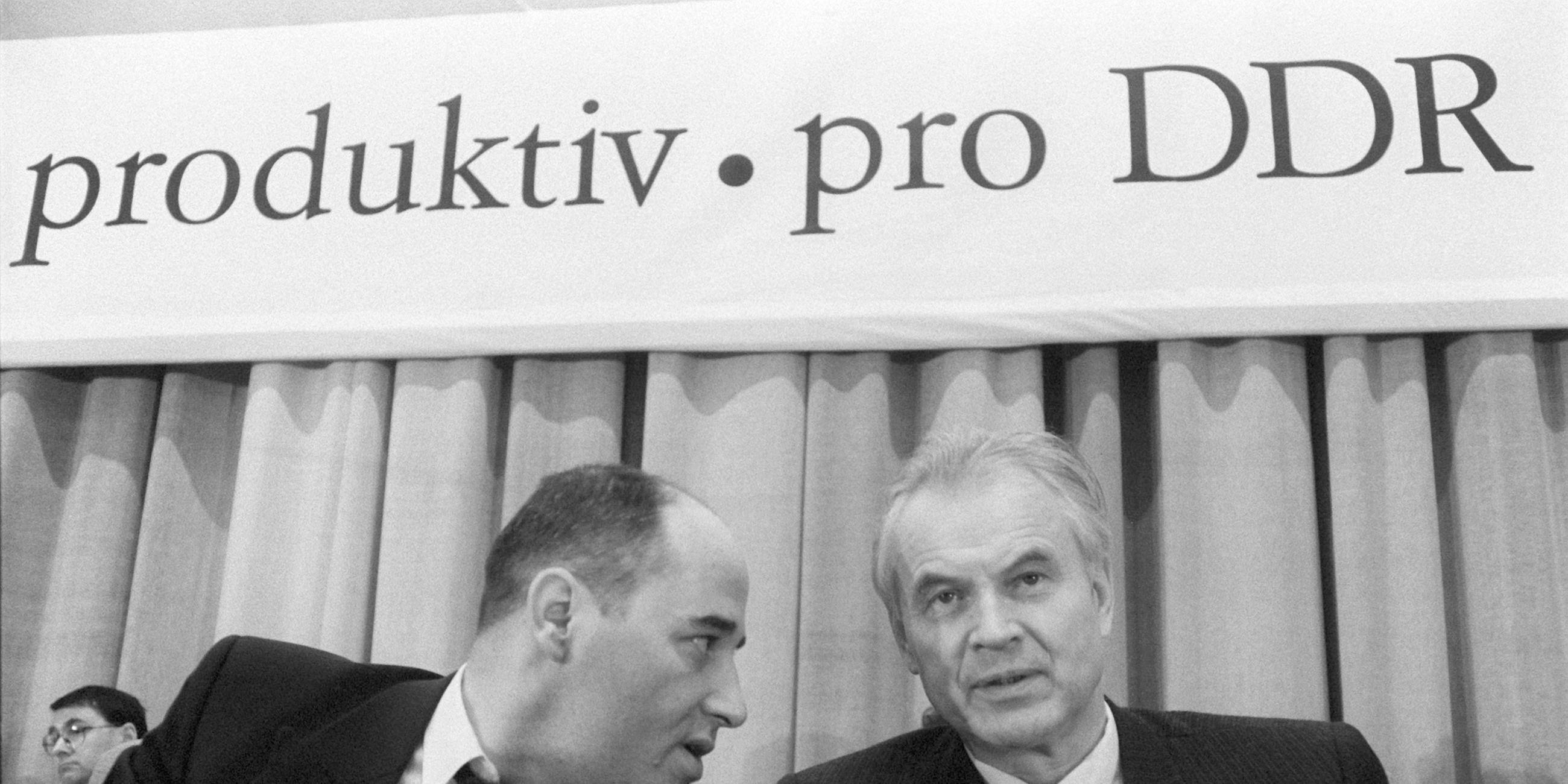 Gregor Gysi mit Hans Modrow bei Parteitag der PDS