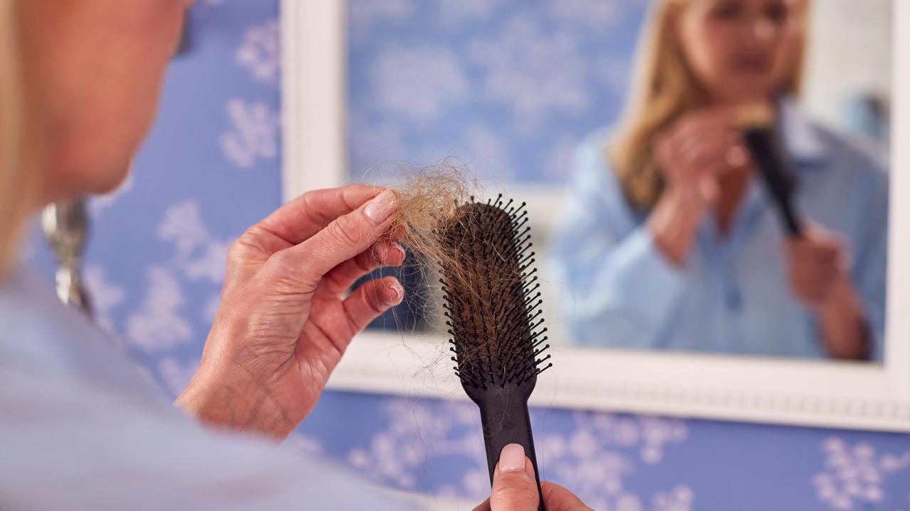 秋の抜け毛：髪の毛に関する通説の何が問題なのでしょうか？