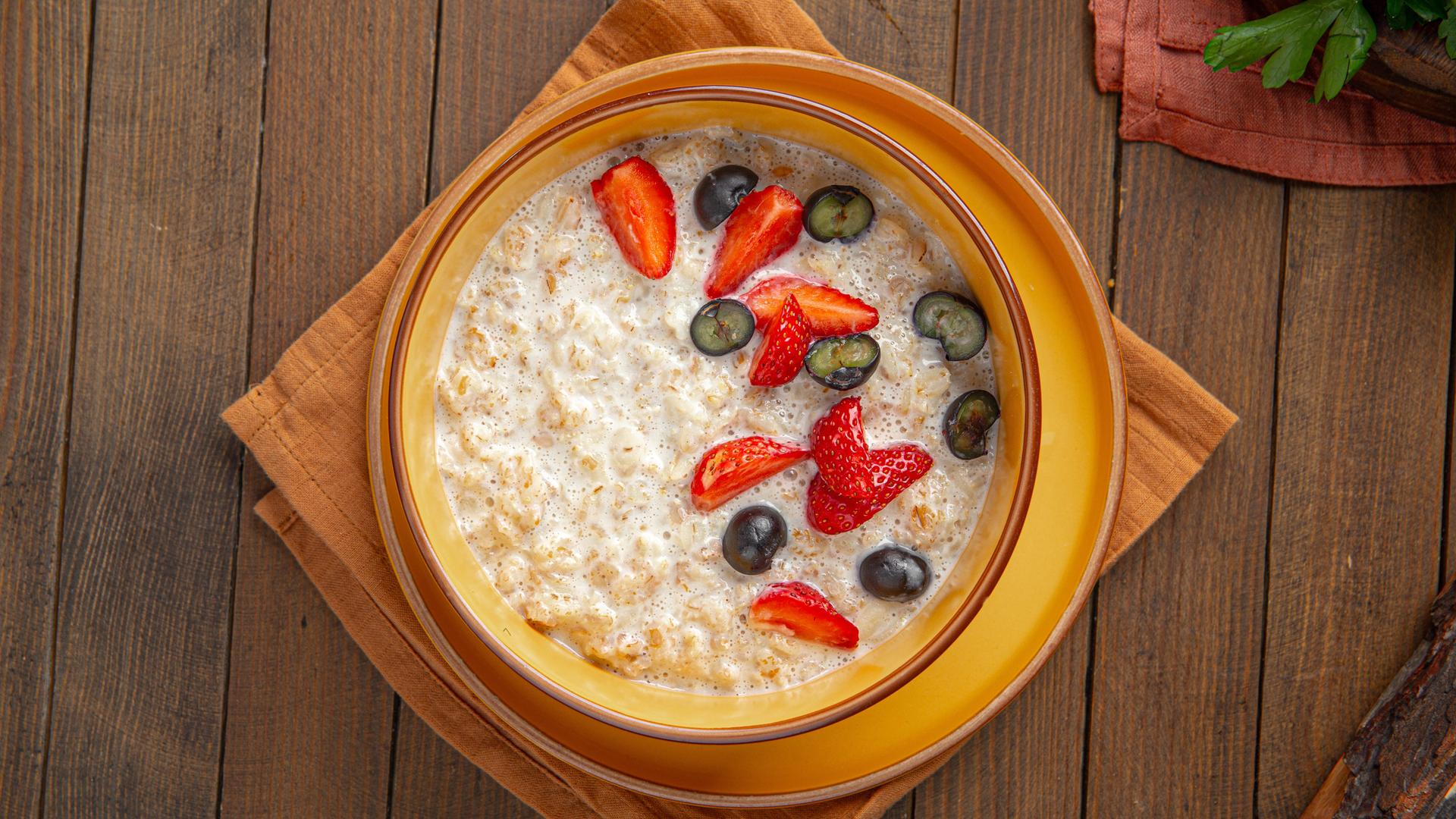 Haferbrei mit Beeren