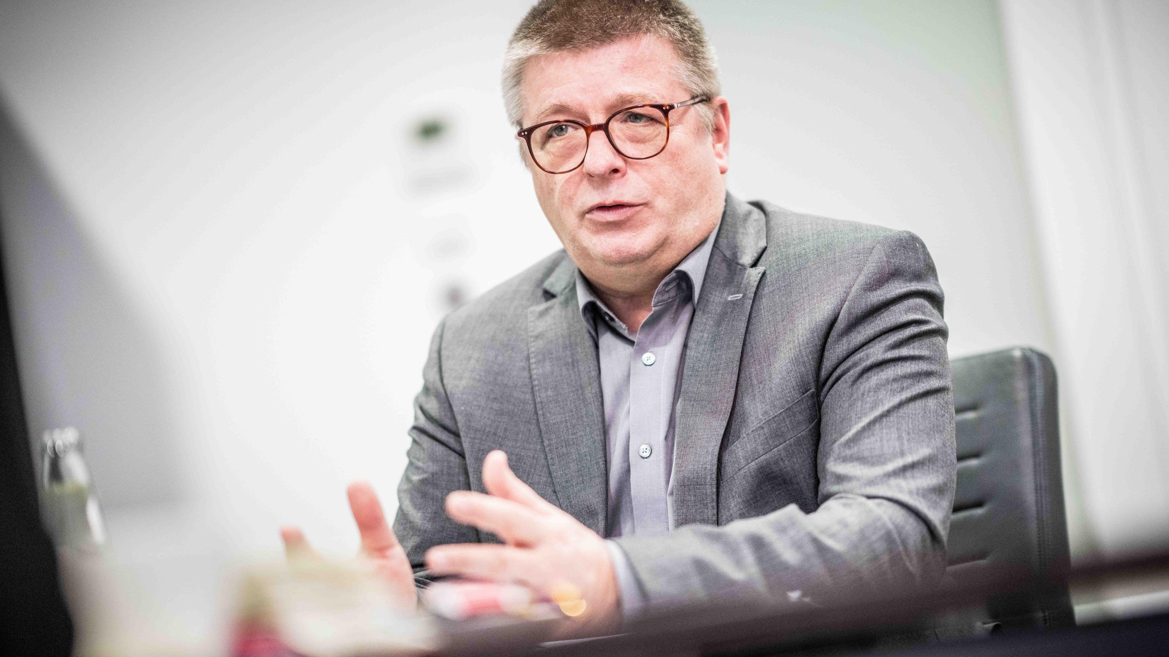 Thomas Haldenwang, Präsident des Bundesamtes für Verfassungsschutz (BfV), aufgenommen bei einem Interview mit der dpa Deutsche-Presse Agentur GmbH.