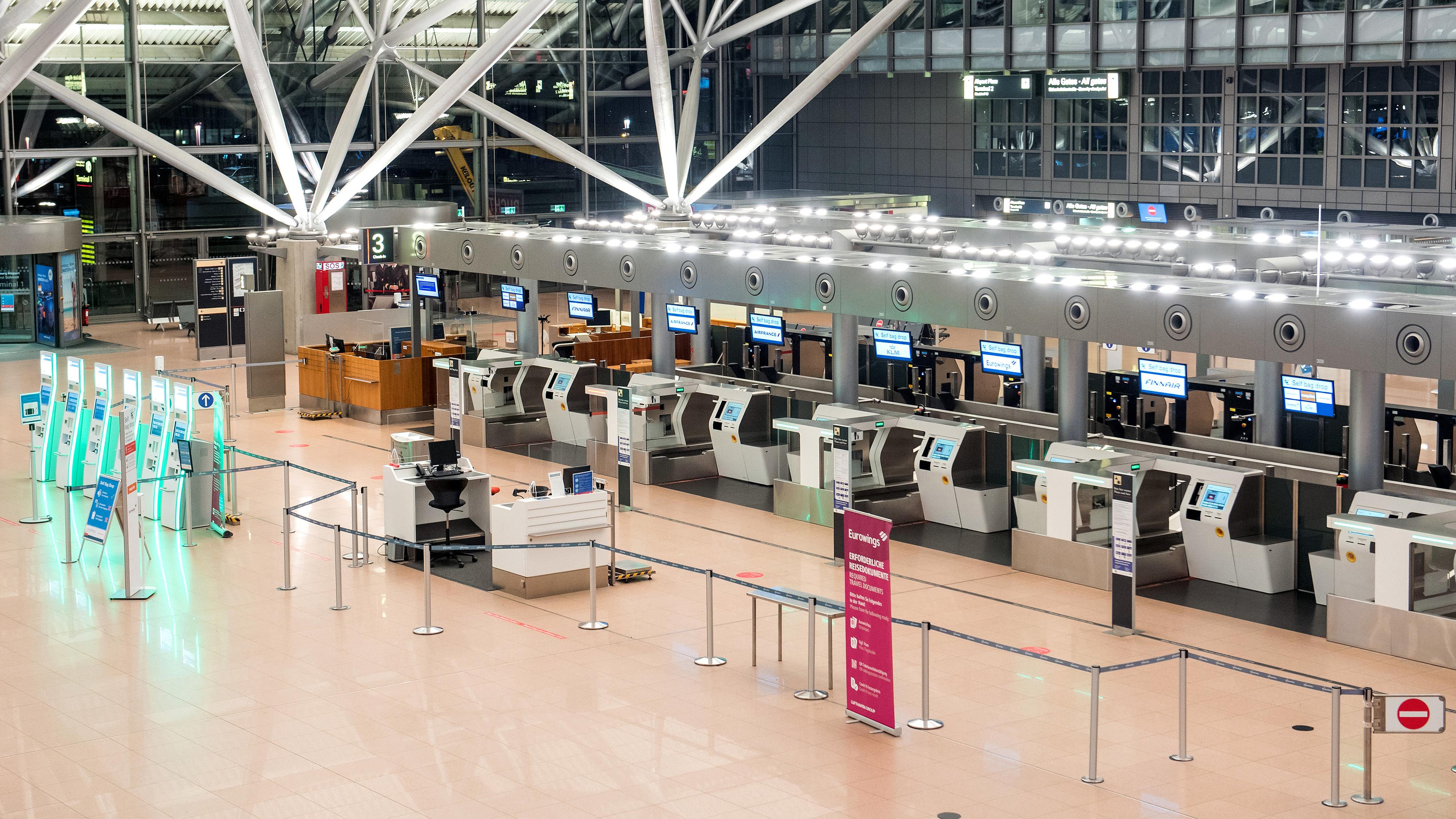 Das Terminal des Hamburger Flughafens ist fast menschenleer (Archivbild vom 22.03.2022)