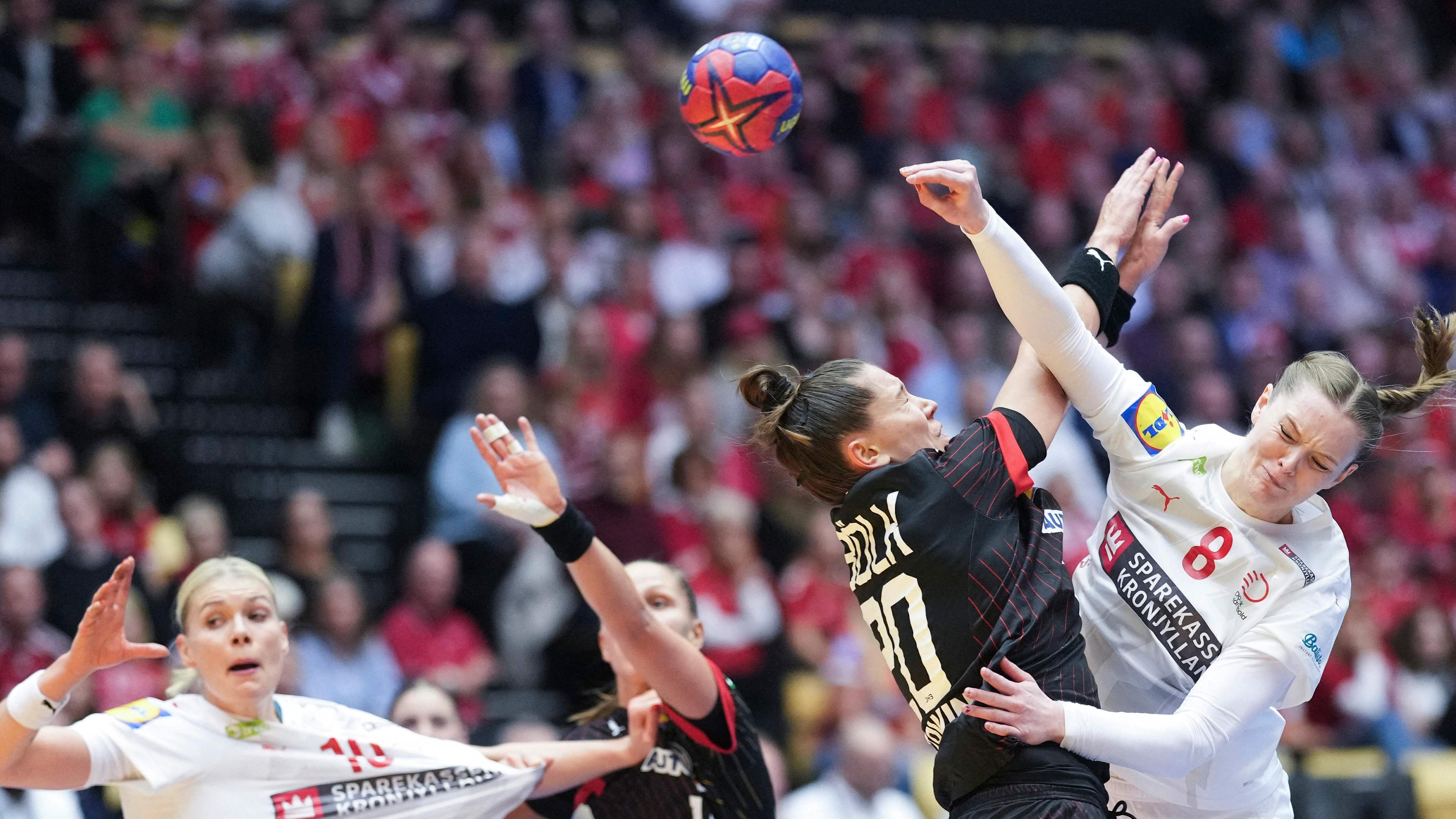 Handball: Deutschland - Dänemark bei der Frauen-WM 2023.